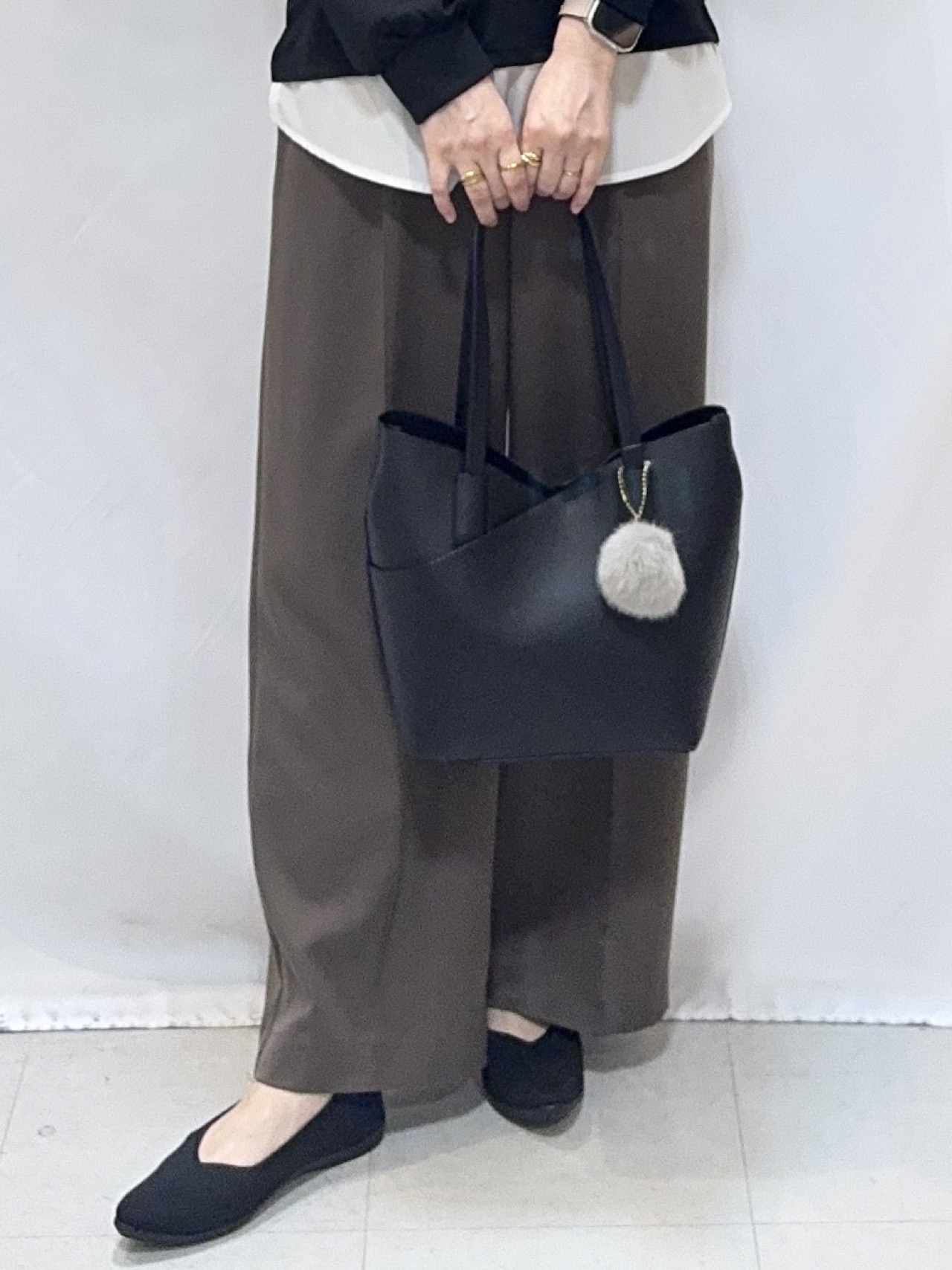 𝐇𝐢𝐫𝐨𝐦𝐢さんの「SHOO･LA･RUE｜【S-LL/洗濯機可】1枚で完成 アクセいらずのレイヤード風ブラウス」を使ったコーディネート
