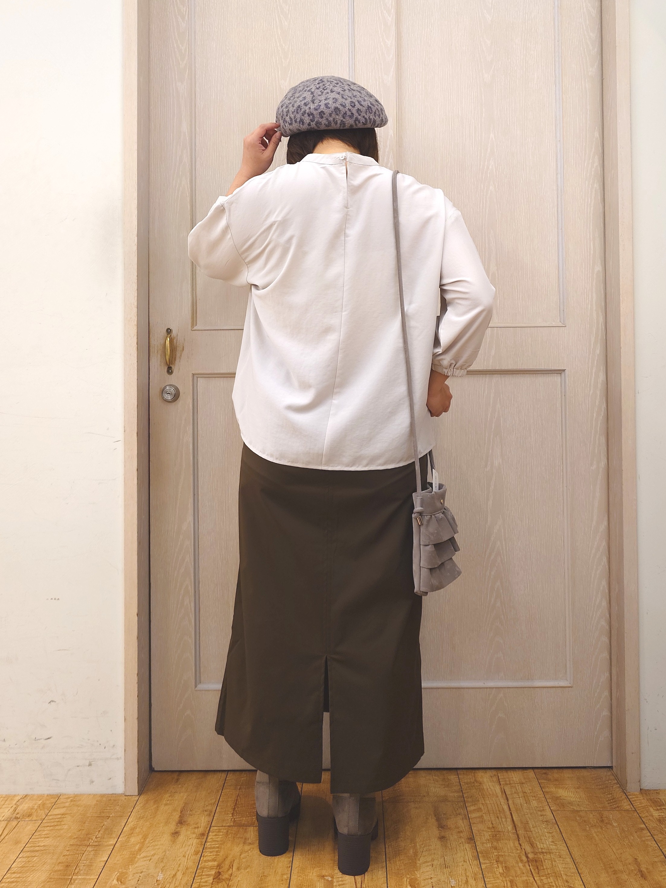 とろろさんの「SHOO･LA･RUE｜【S-LL/洗濯機可】1枚で華やかに フロントレース7分袖ブラウス」を使ったコーディネート