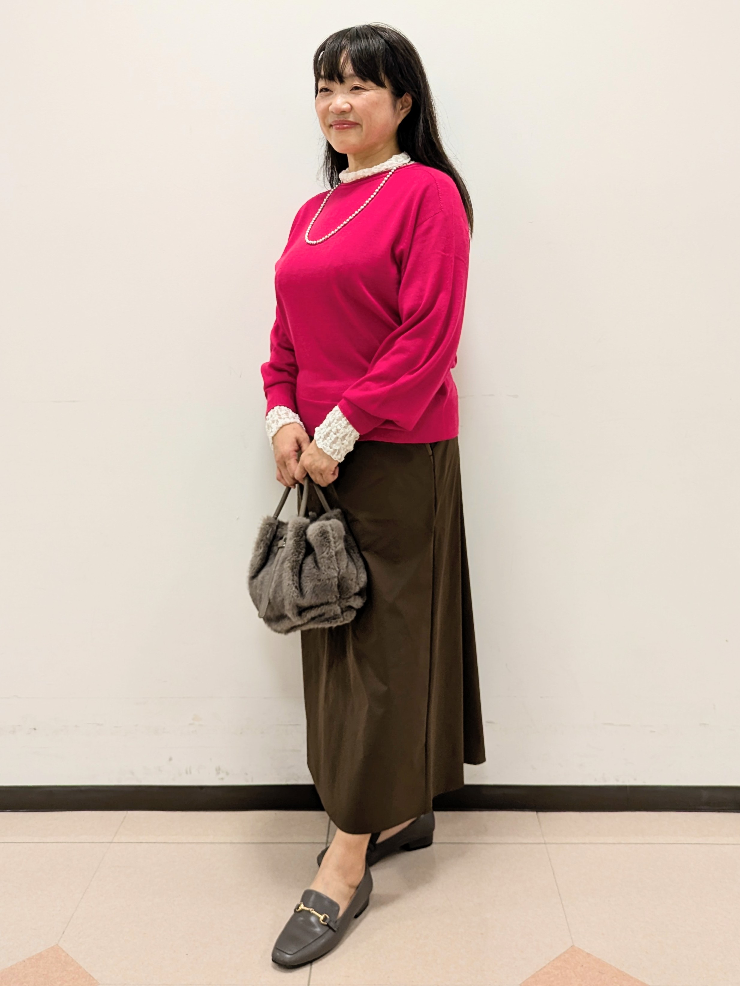 ともさんの「UNTITLED｜【大人の抜け感/8色展開】ボリュームスリーブニットプルオーバー」を使ったコーディネート