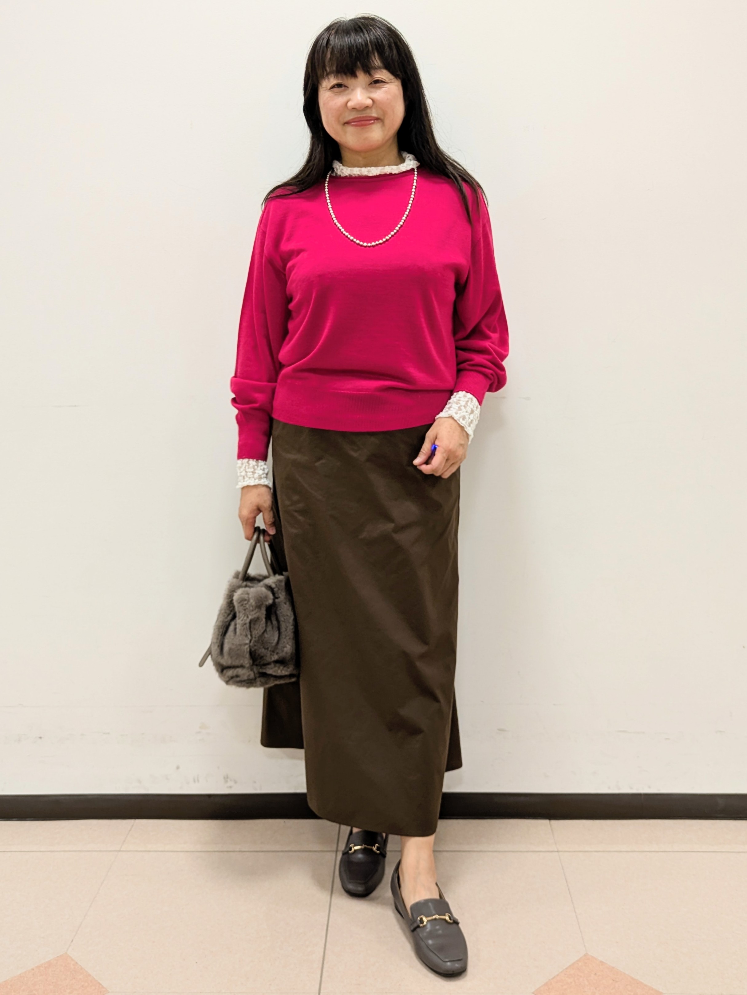 ともさんの「UNTITLED｜【大人の抜け感/8色展開】ボリュームスリーブニットプルオーバー」を使ったコーディネート