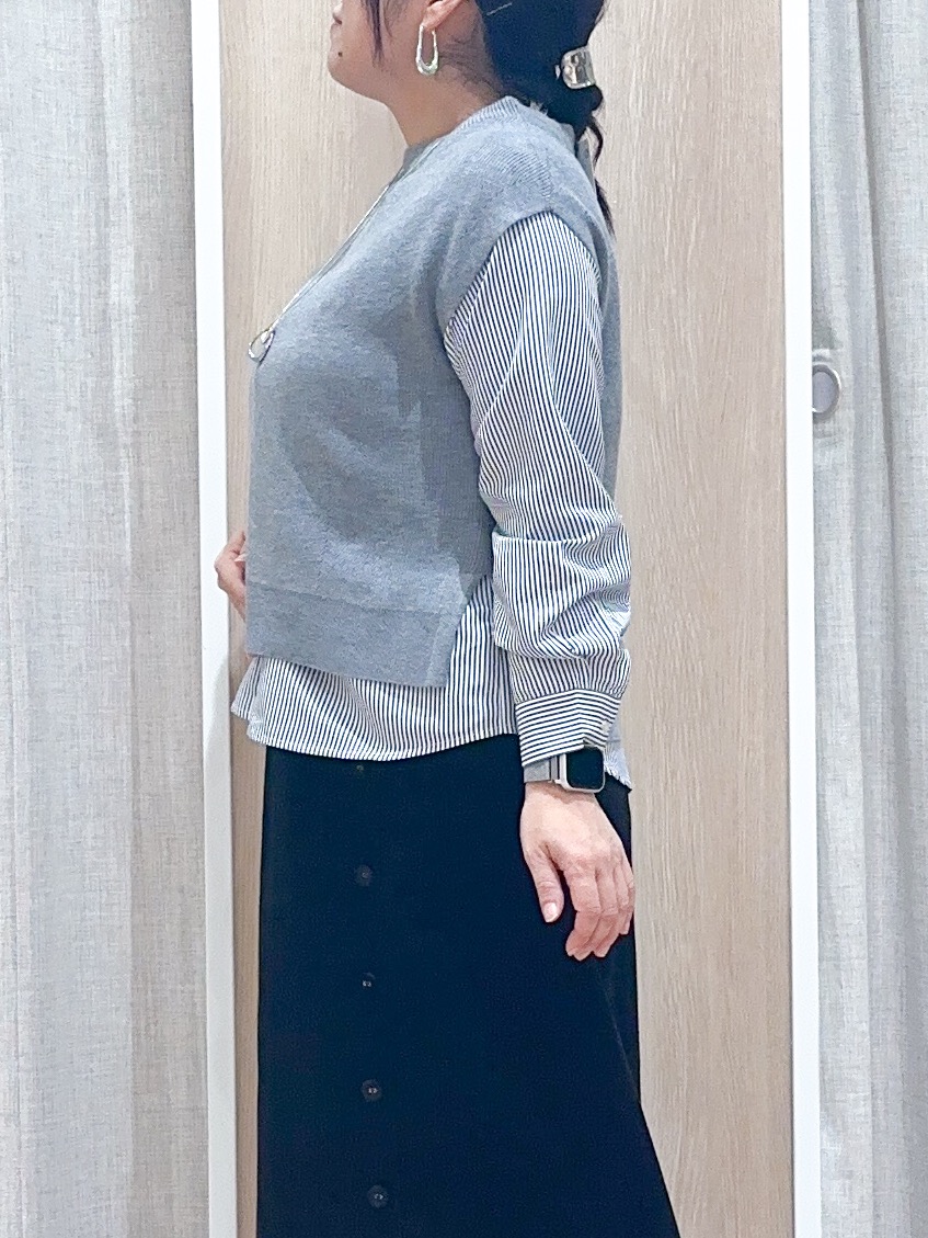 naoさんの「grove｜【2点セット/時短・着回し】着るだけでコーデが完成 ニットベスト&times;シャツ」を使ったコーディネート