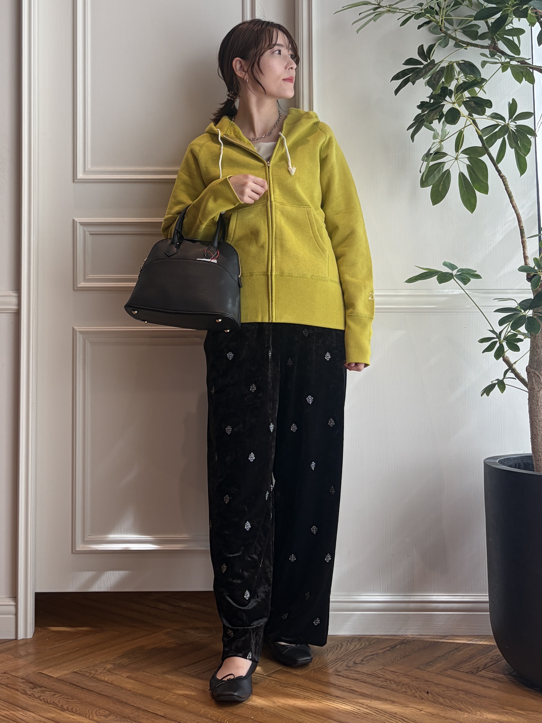 nakaoさんの「DRESSTERIOR｜◆mica della valle（ミカデラヴァッレ）Katia ハンドバッグ」を使ったコーディネート