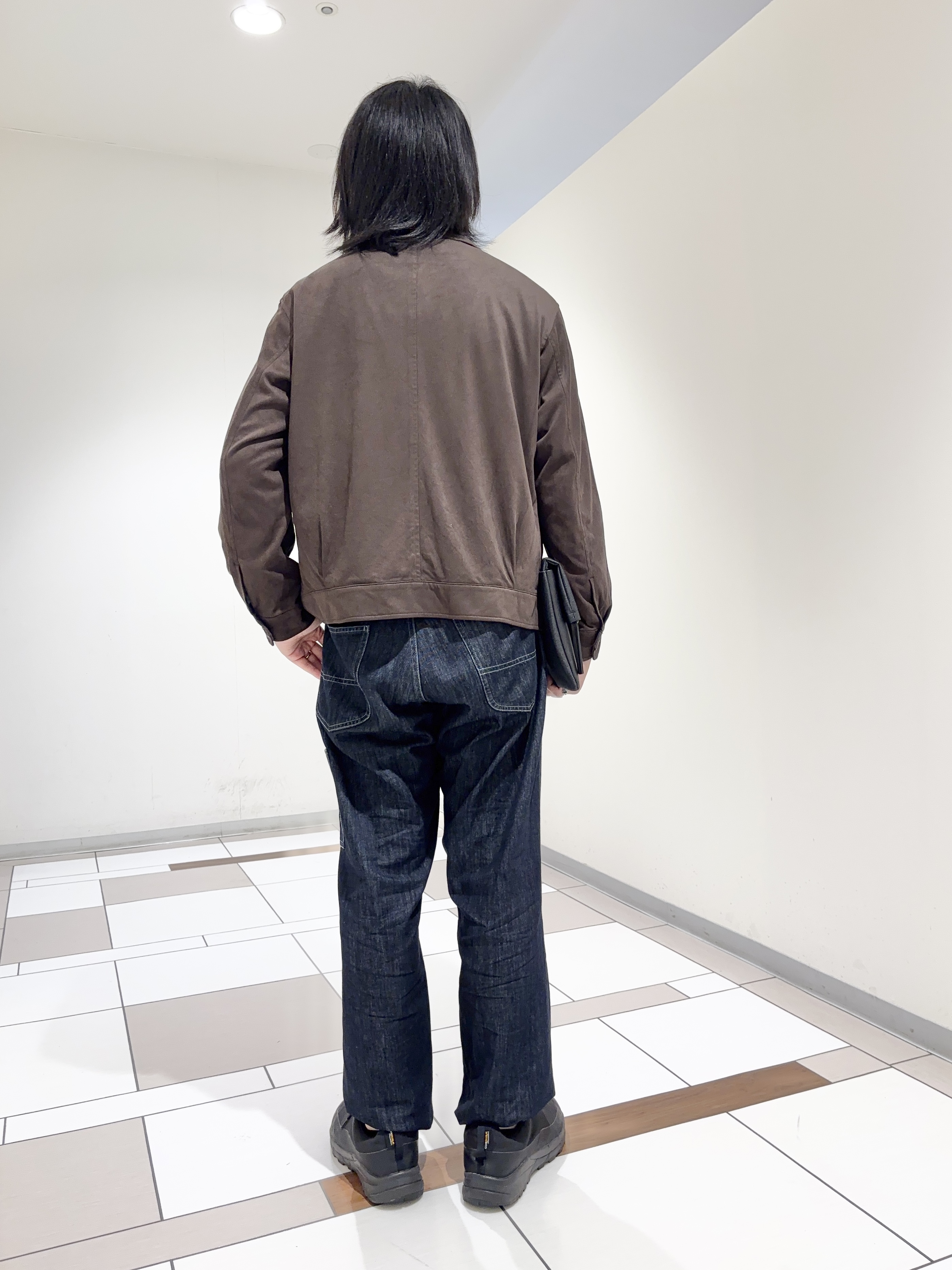 及川さんの「TAKEO KIKUCHI｜デニム＆スウェード調 ジップブルゾン」を使ったコーディネート