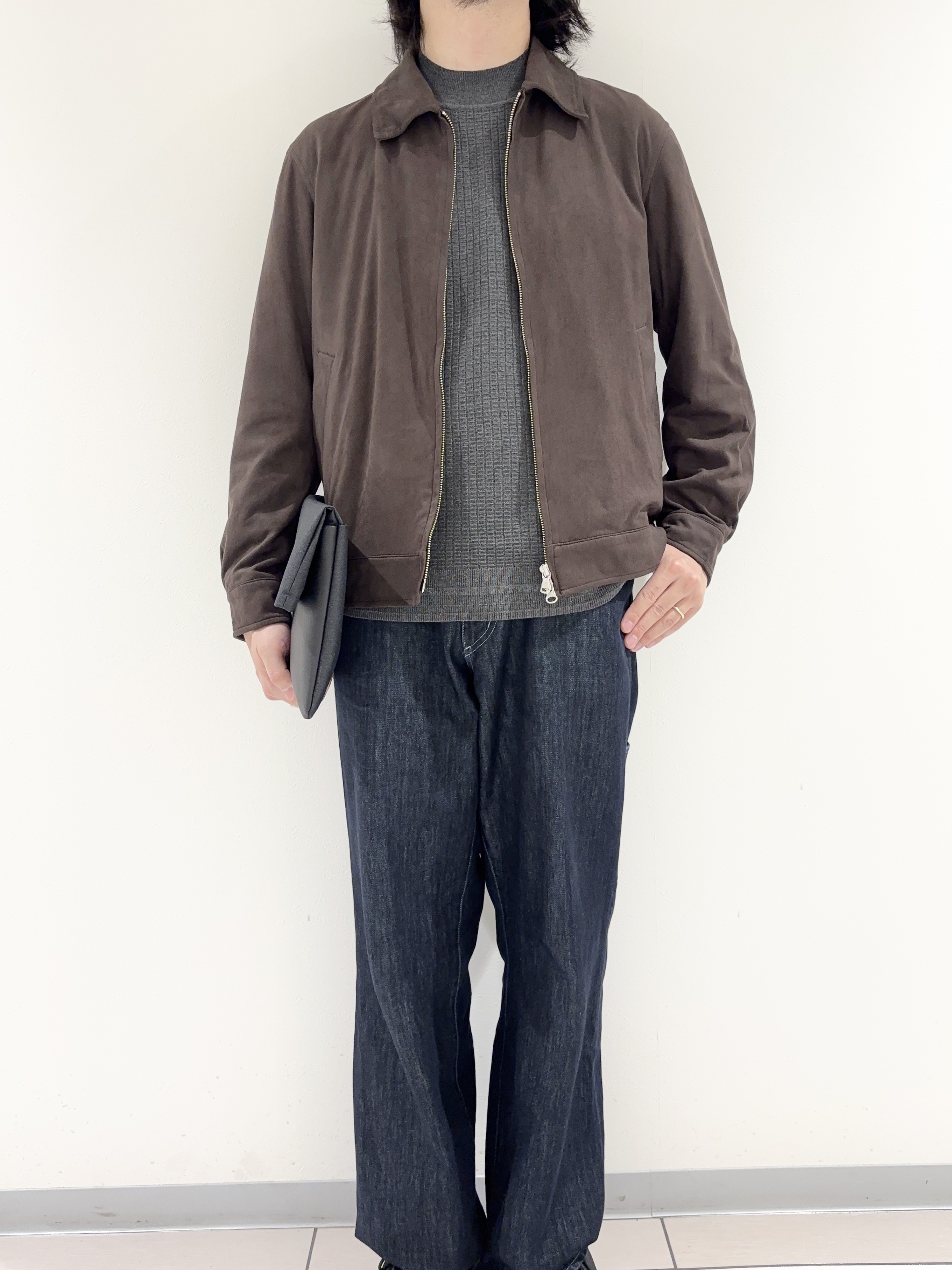 及川さんの「TAKEO KIKUCHI｜デニム＆スウェード調 ジップブルゾン」を使ったコーディネート