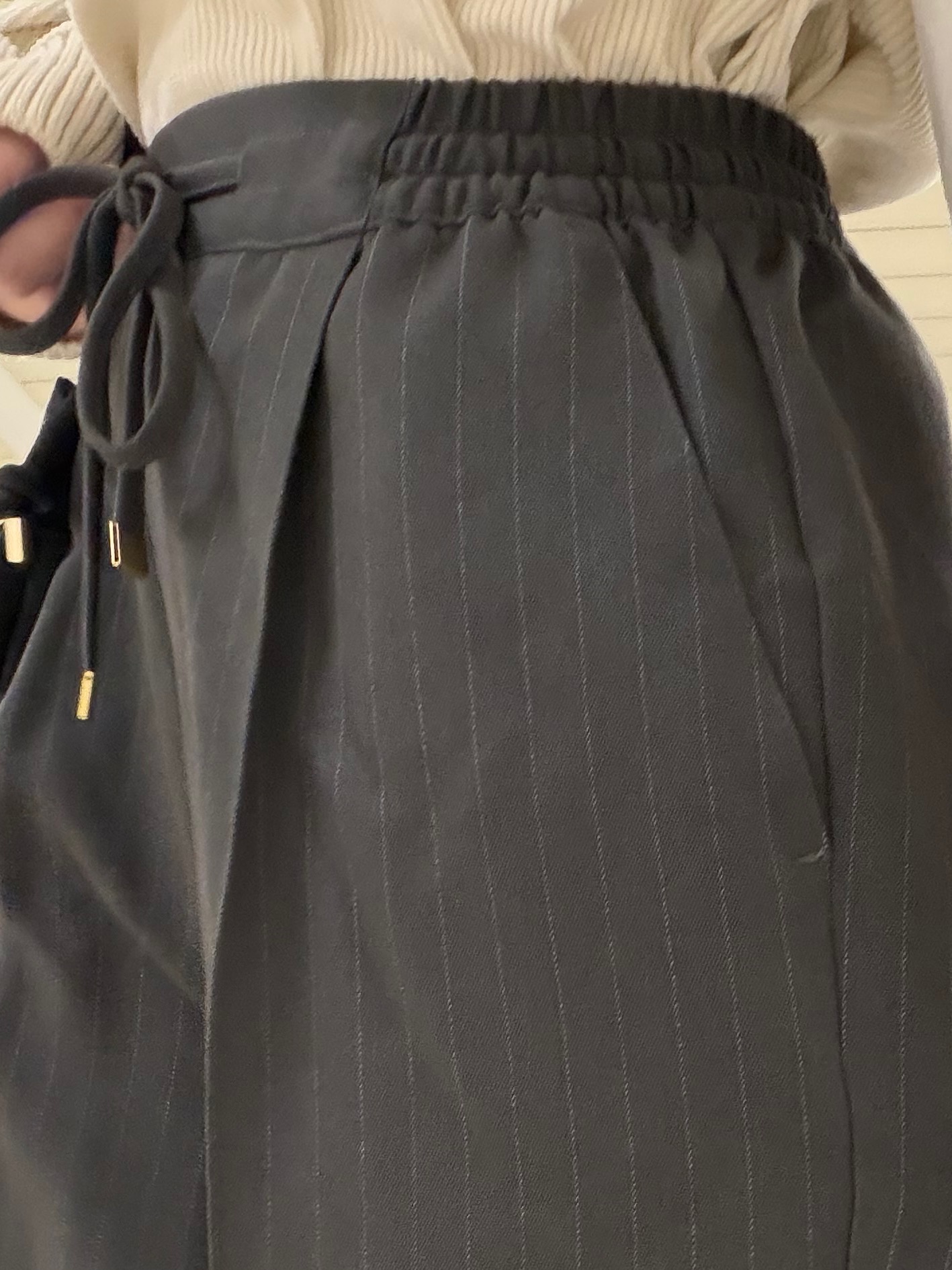 ひよりん⭐️さんの「SHOO･LA･RUE｜【S-LL/洗濯機可/前後2WAY】大人上品にきまる コーデュロイトップス」を使ったコーディネート