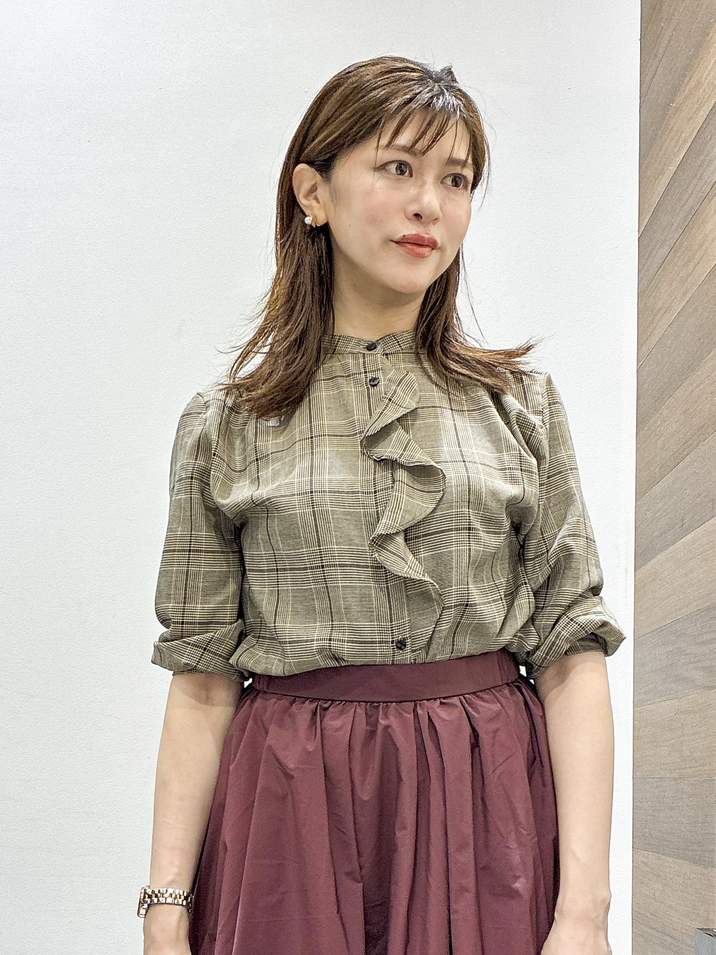 もんちゃんさんの「OPAQUE.CLIP｜【森絵梨佳さん着用】チェック柄フリルブラウス《洗濯機OK》」を使ったコーディネート