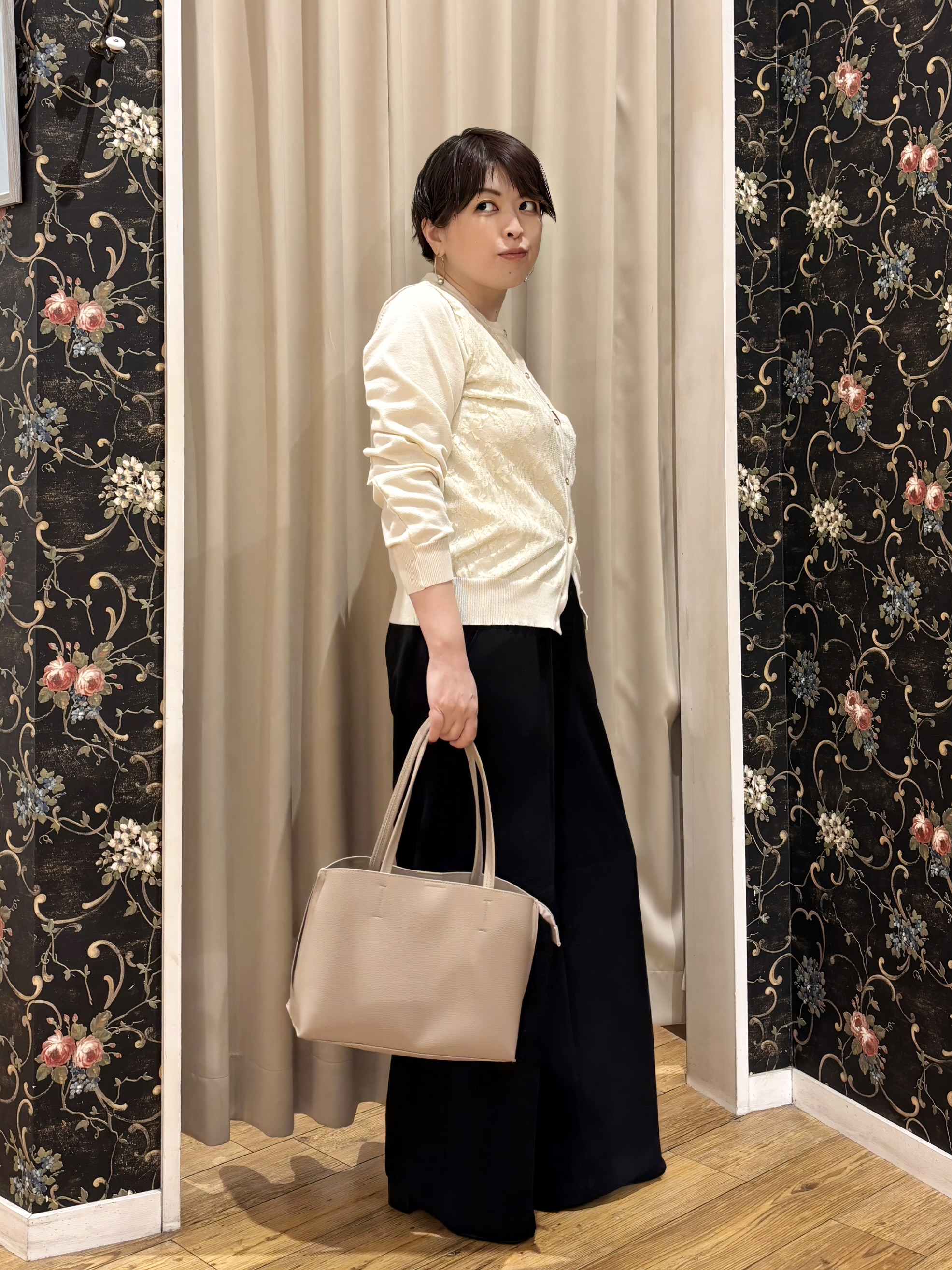 たみさんの「SHOO･LA･RUE｜【洗濯後しわになりにくい/着丈選べる/セットアップ可】ウールフィール センタープレスワイドパンツ」を使ったコーディネート