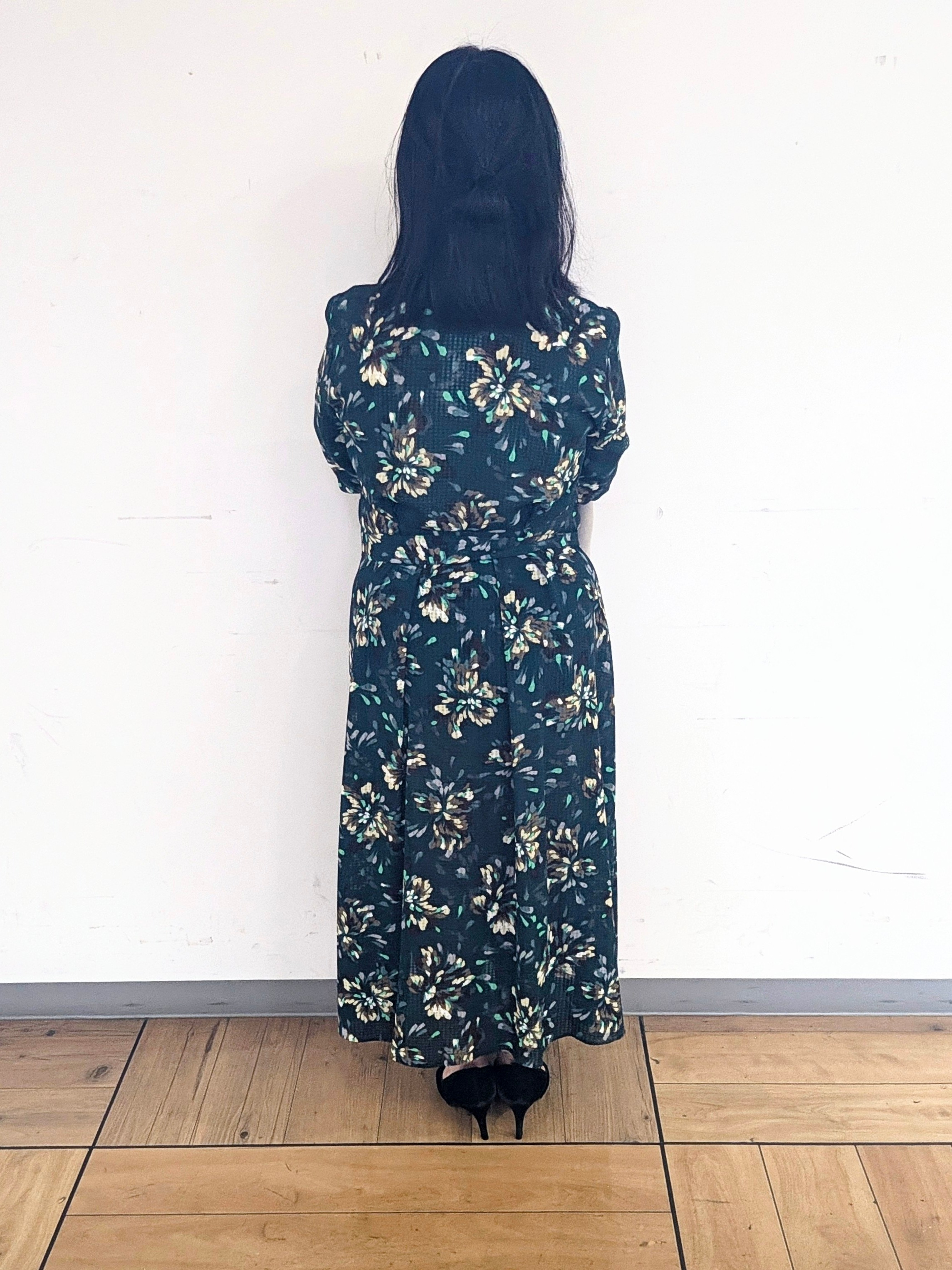 Mizukiさんの「UNTITLED｜【秋映え/花柄】フラワープリントワンピース」を使ったコーディネート