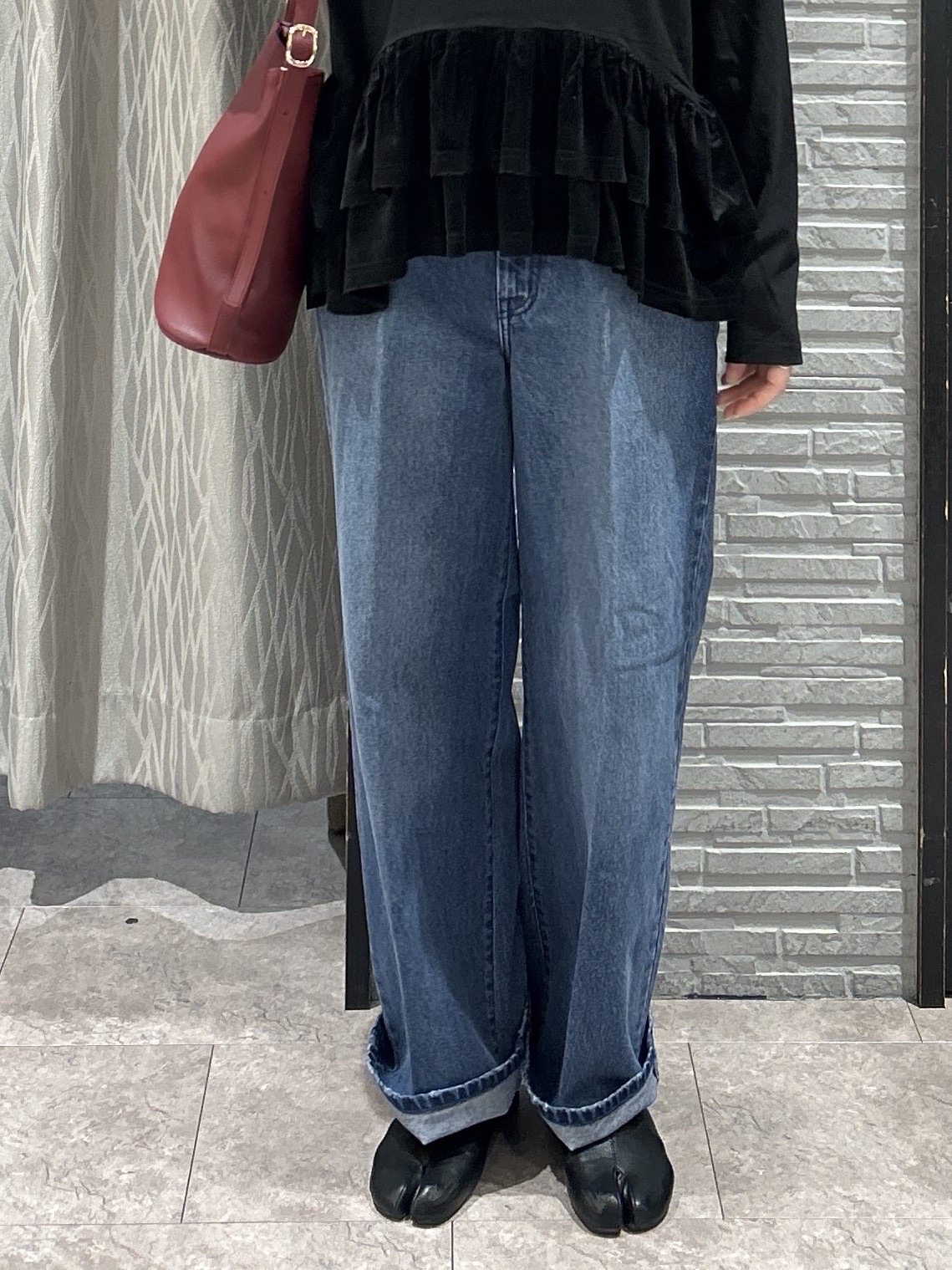ga_riさんの「THE SHOP TK｜フリルベロアペプラムトップス」を使ったコーディネート