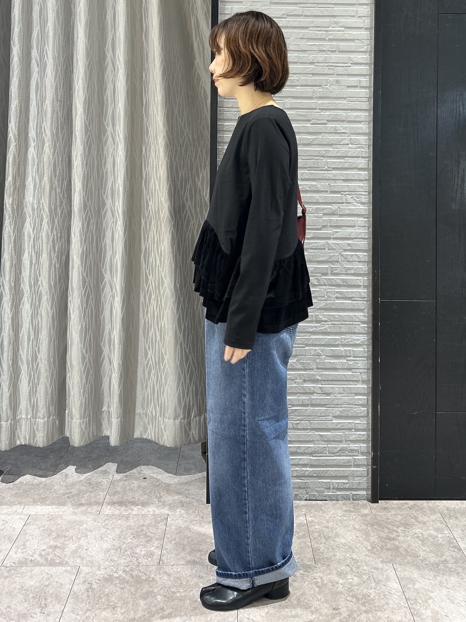 ga_riさんの「THE SHOP TK｜フリルベロアペプラムトップス」を使ったコーディネート