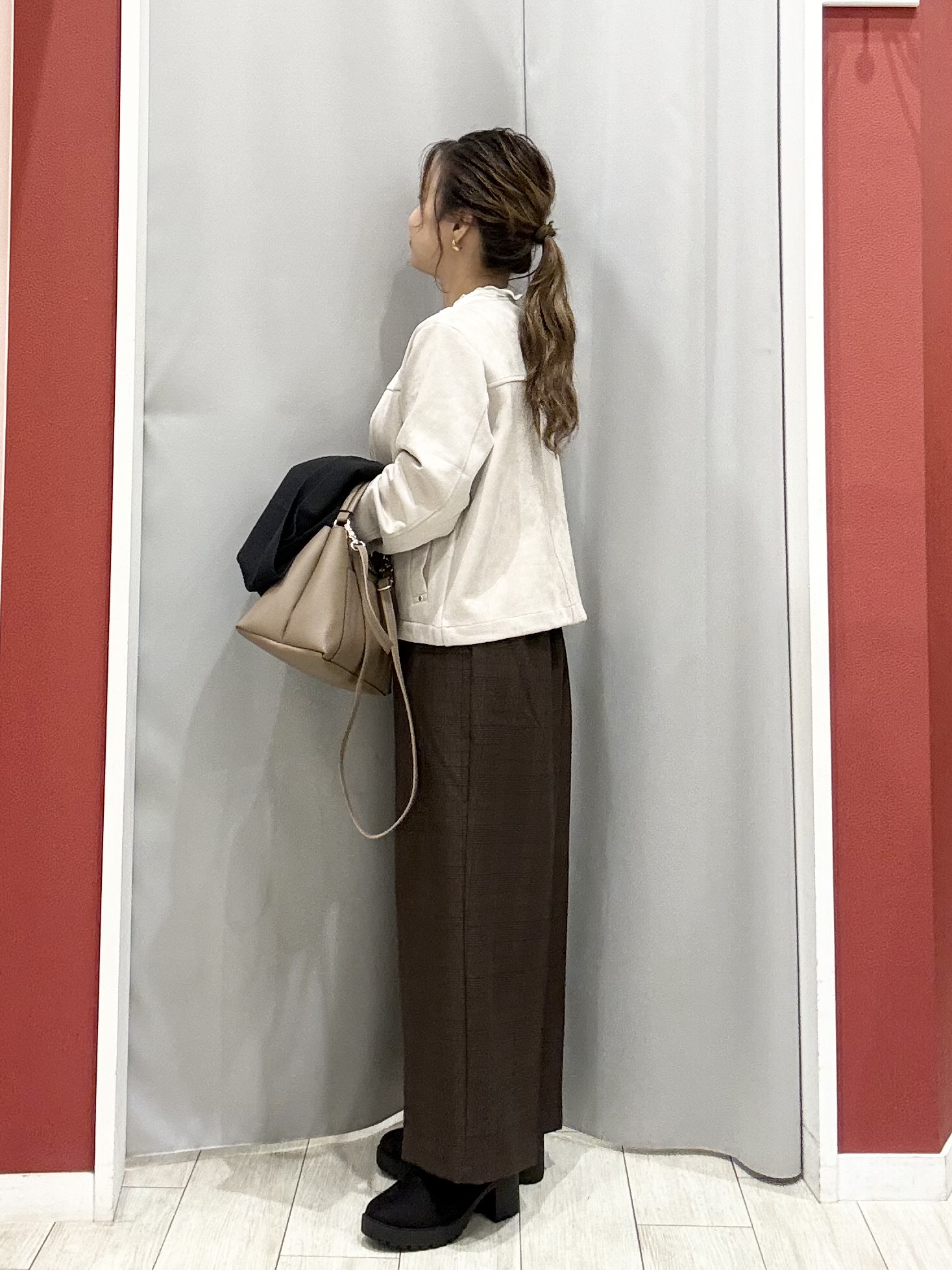 shioさんの「SHOO･LA･RUE｜【S-LL/洗濯機可/ストレッチ】動きやすく軽やか スエード調ノーカラージップブルゾン」を使ったコーディネート