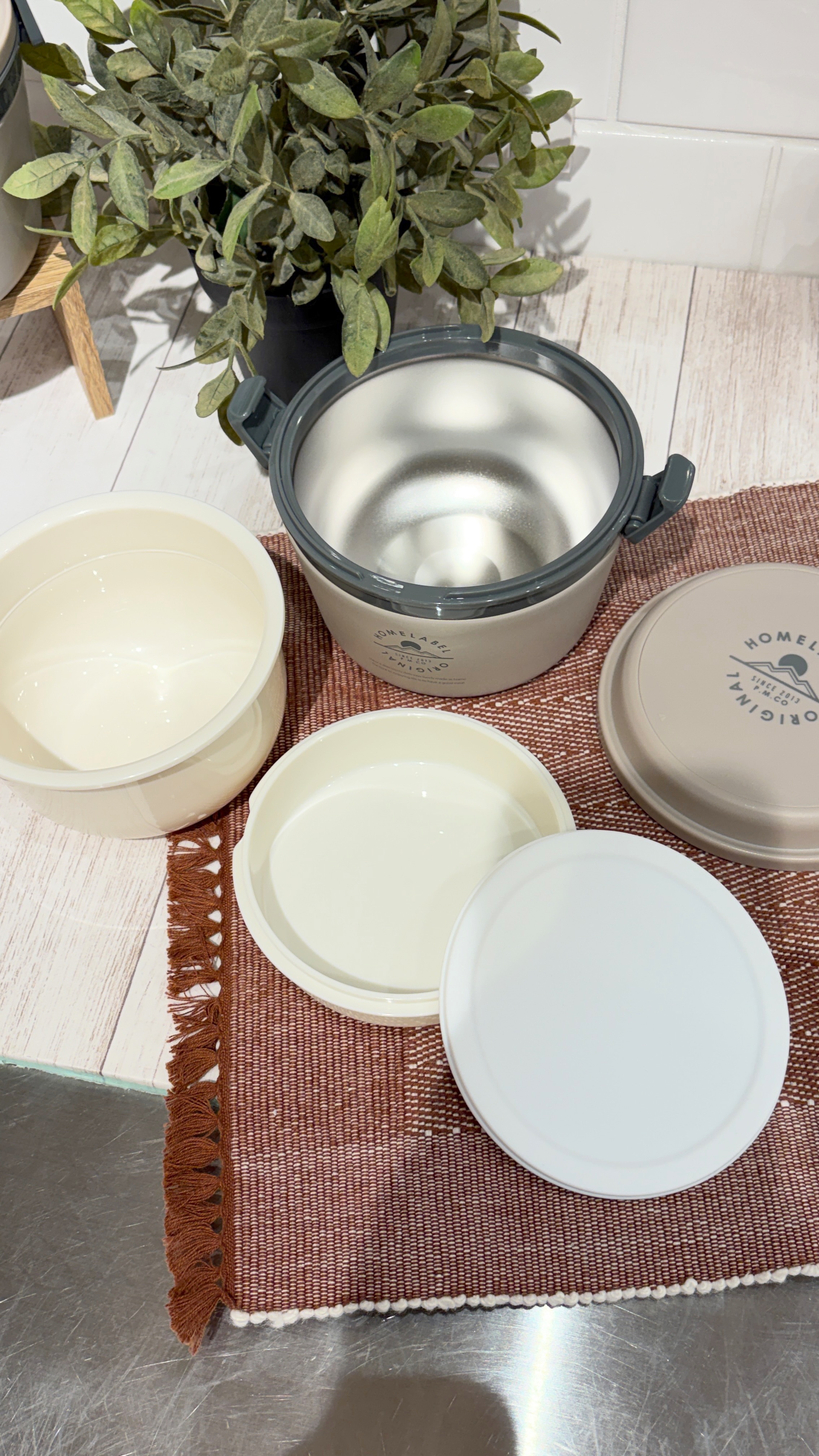 まのちゃんさんの「212 KITCHEN STORE｜どんぶりランチジャー770 LGY」を使ったコーディネート