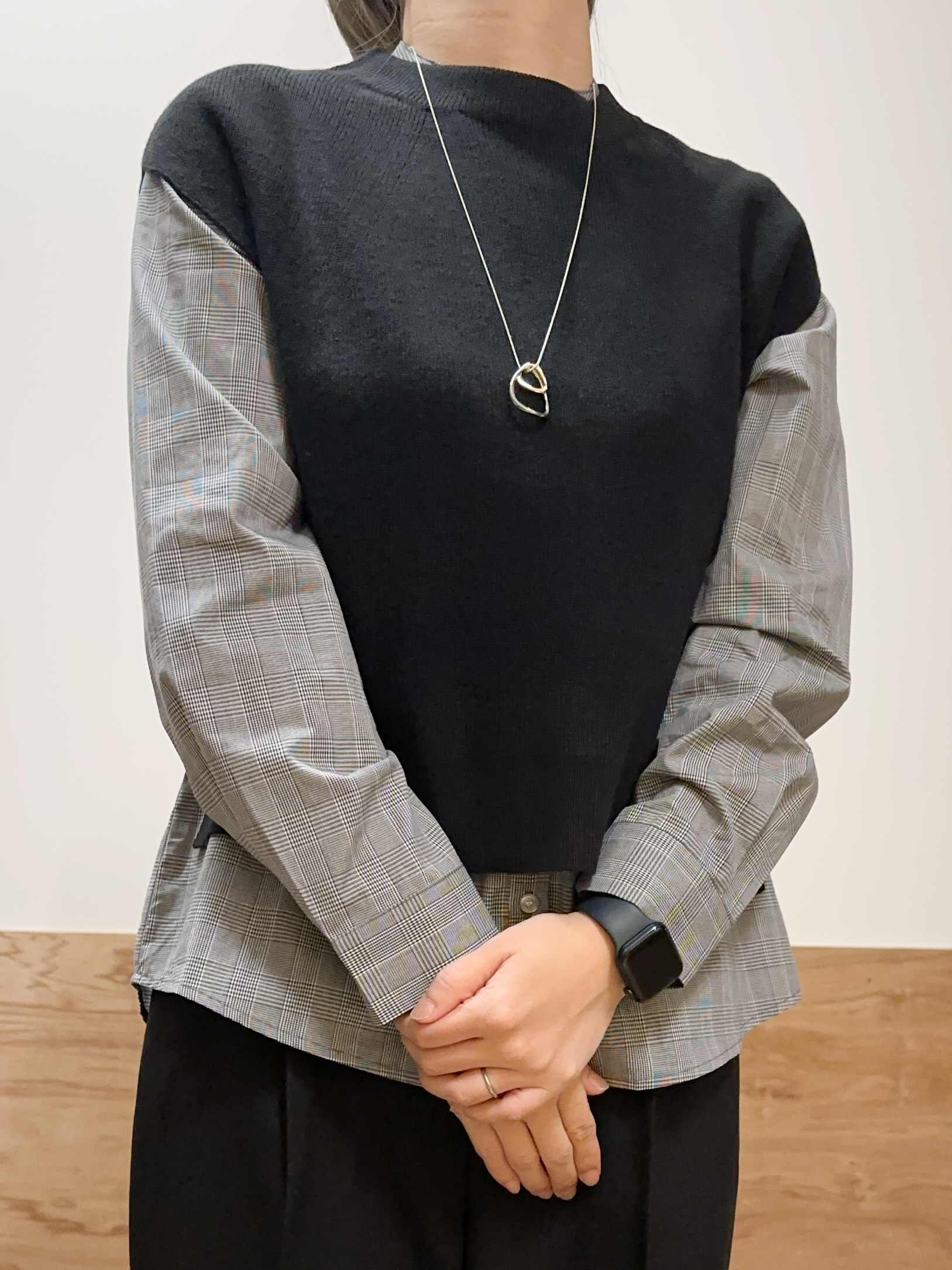 すーさんの「grove｜【2点セット/時短・着回し】着るだけでコーデが完成 ニットベスト&times;シャツ」を使ったコーディネート