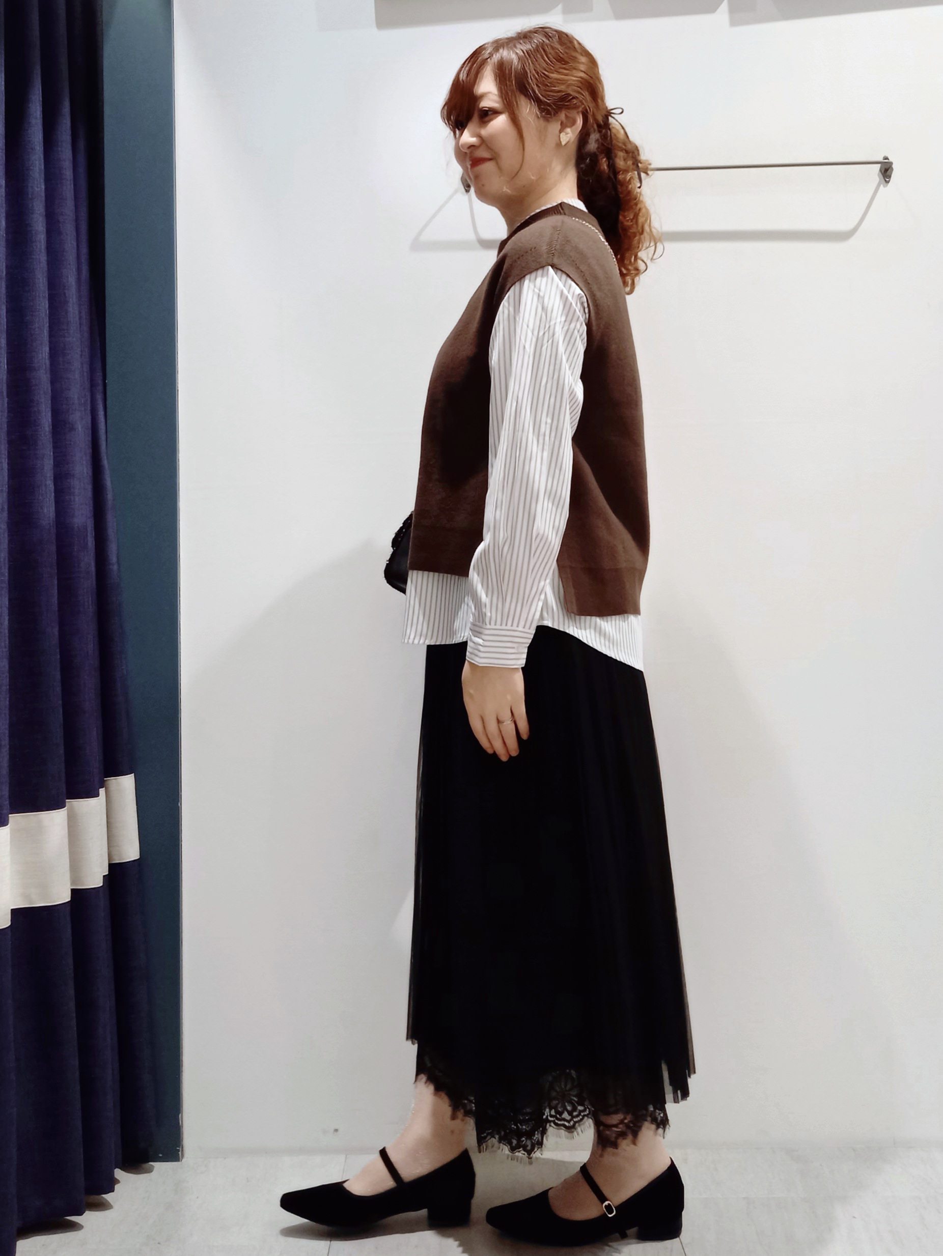 miiさんの「grove｜【2点セット/時短・着回し】着るだけでコーデが完成 ニットベスト&times;シャツ」を使ったコーディネート