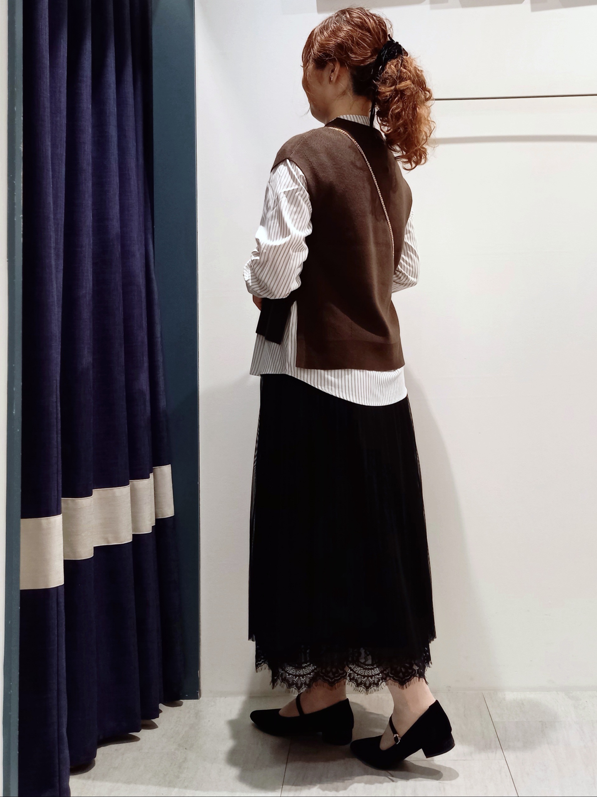 miiさんの「grove｜【2点セット/時短・着回し】着るだけでコーデが完成 ニットベスト&times;シャツ」を使ったコーディネート