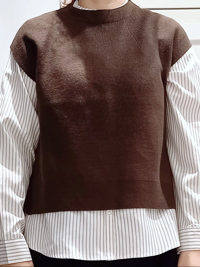 miiさんの「grove｜【2点セット/時短・着回し】着るだけでコーデが完成 ニットベスト&times;シャツ」を使ったコーディネート