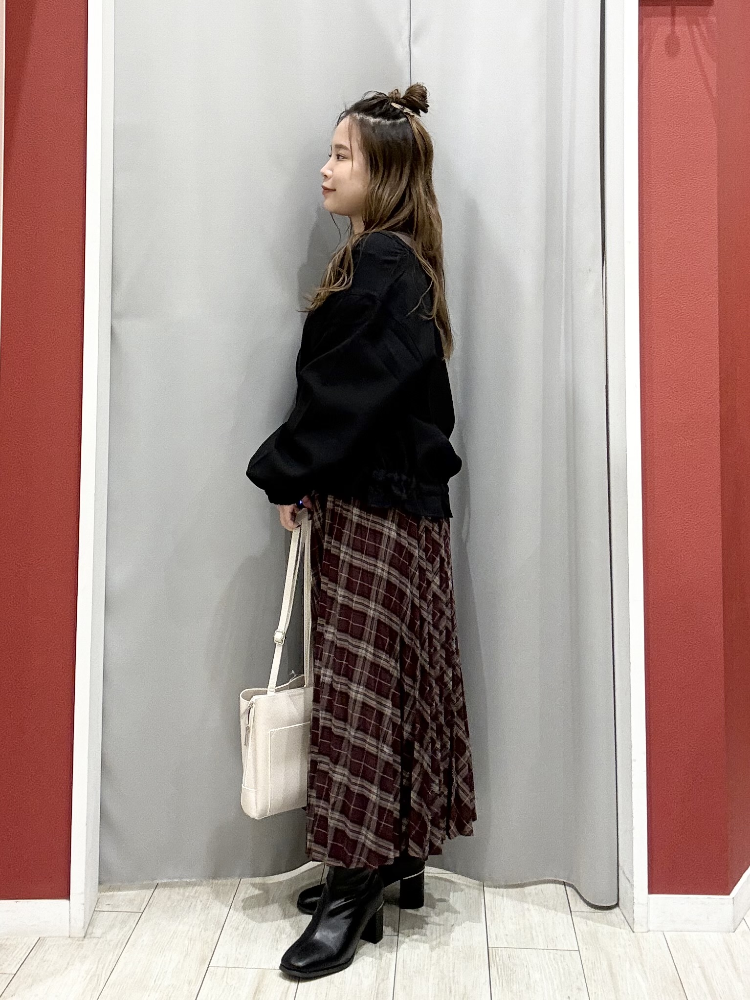 shioさんの「SHOO･LA･RUE｜【洗濯後しわになりにくい/S-LL】裾ドロストフリルブルゾン」を使ったコーディネート