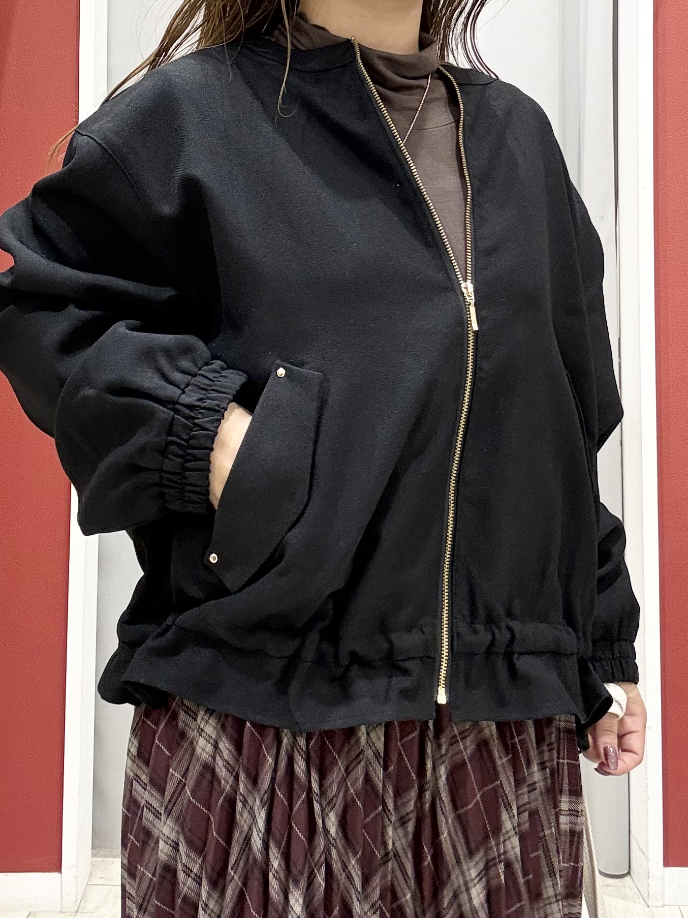 shioさんの「SHOO･LA･RUE｜【洗濯後しわになりにくい/S-LL】裾ドロストフリルブルゾン」を使ったコーディネート