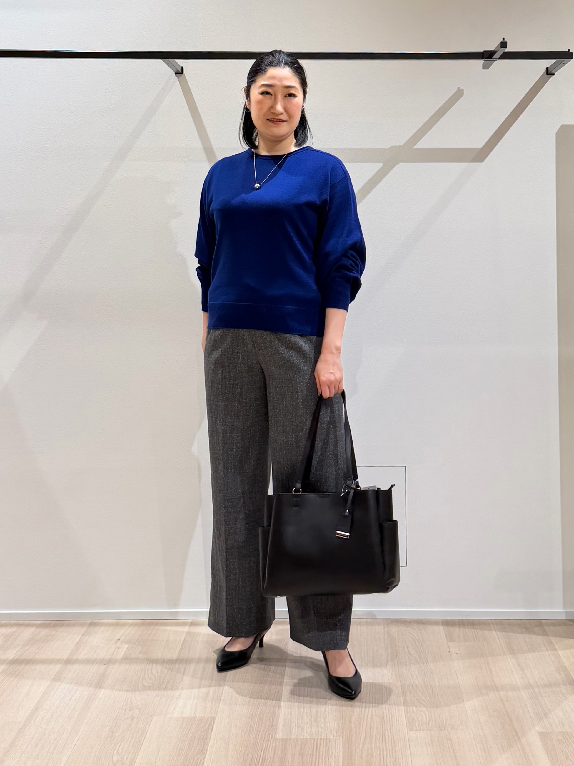 TOMOMIさんの「UNTITLED｜【大人の抜け感/8色展開】ボリュームスリーブニットプルオーバー」を使ったコーディネート
