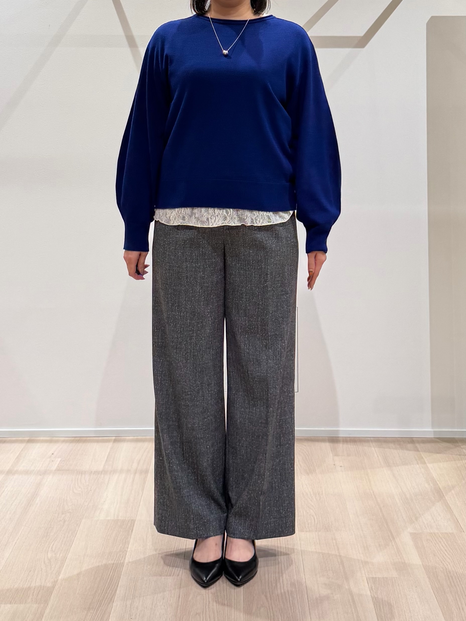 TOMOMIさんの「UNTITLED｜【大人の抜け感/8色展開】ボリュームスリーブニットプルオーバー」を使ったコーディネート