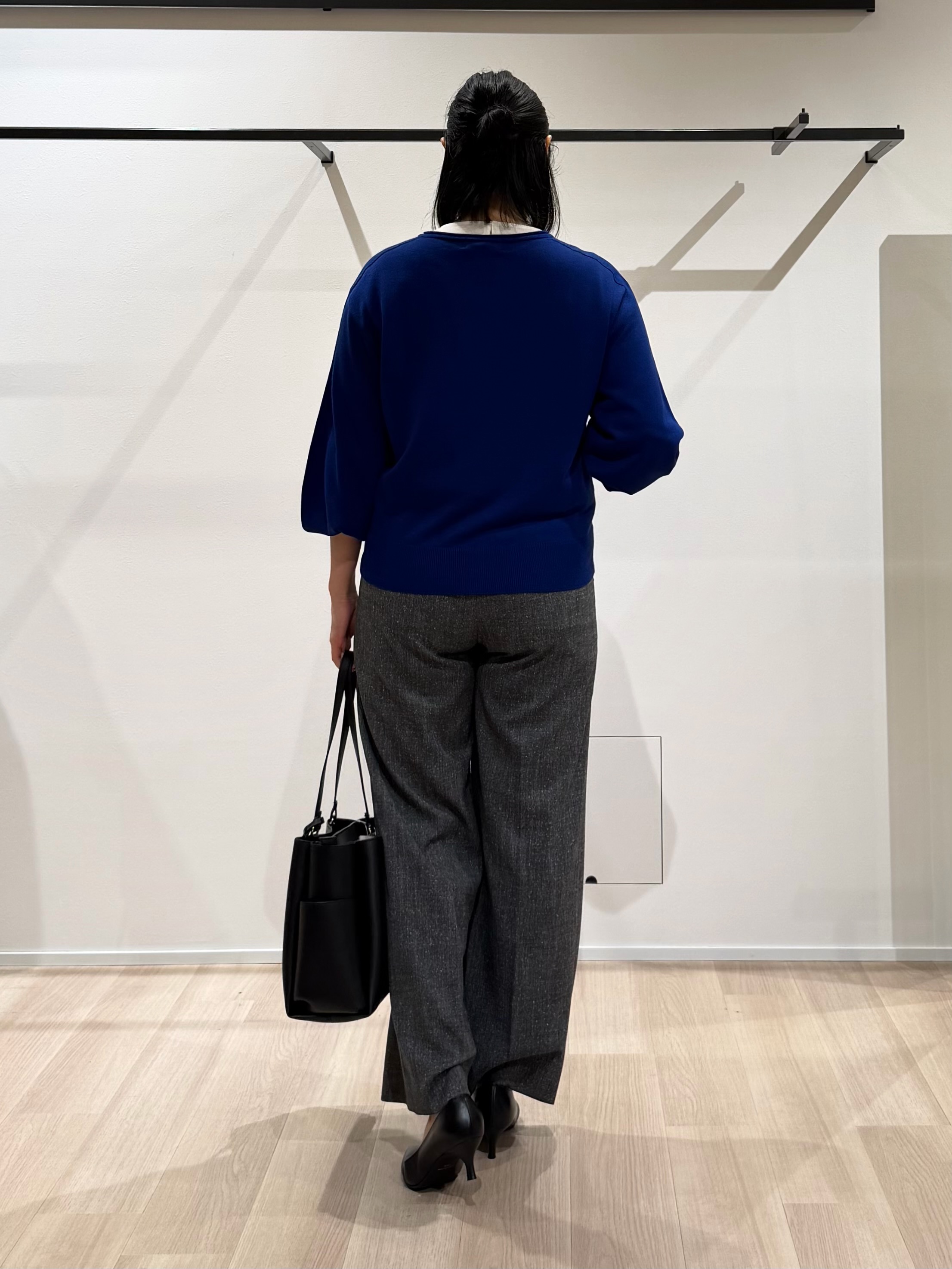 TOMOMIさんの「UNTITLED｜【店頭人気！/8色展開】ボリュームスリーブニットプルオーバー」を使ったコーディネート