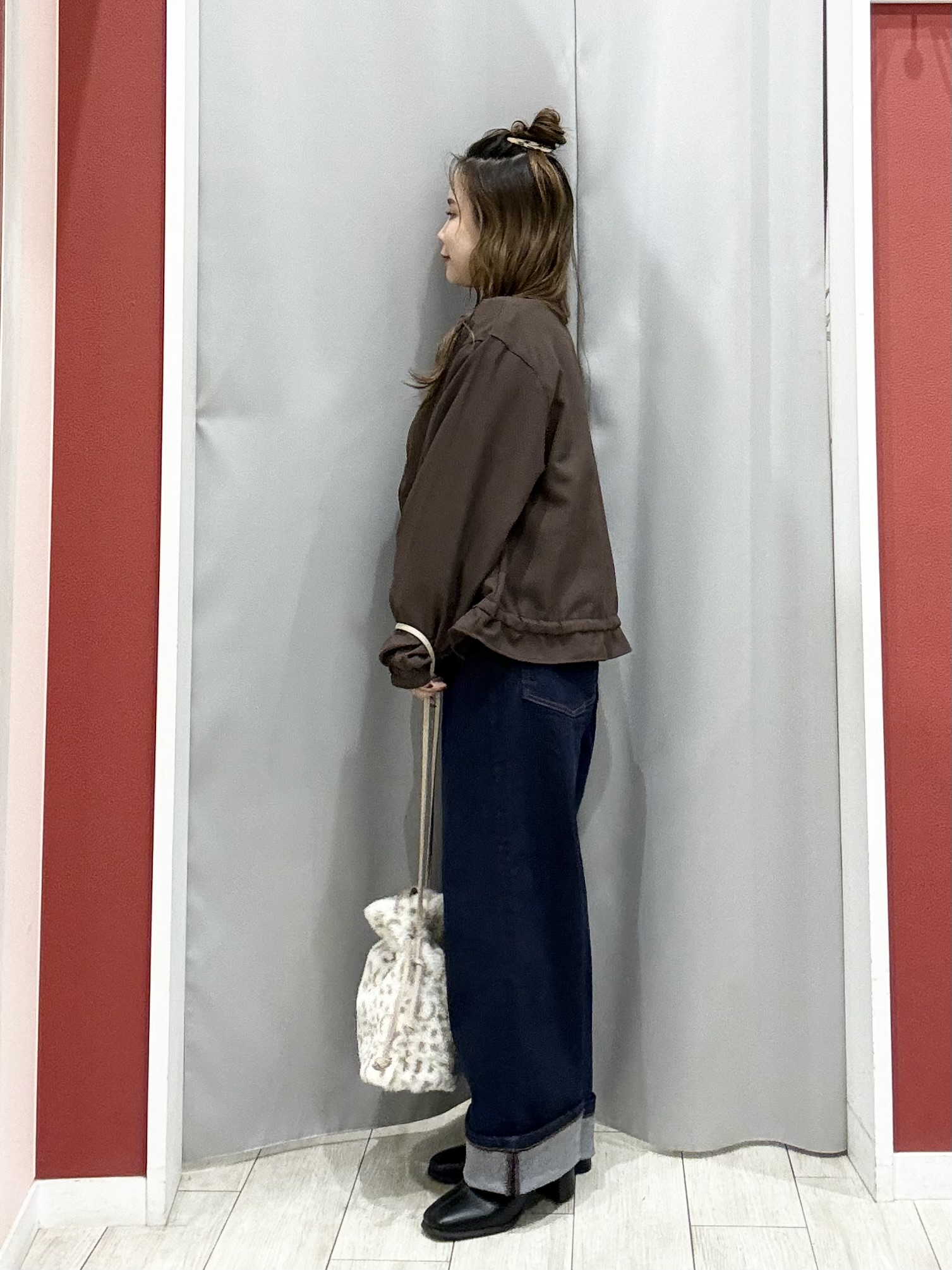 shioさんの「SHOO･LA･RUE｜【洗濯後しわになりにくい/S-LL】裾ドロストフリルブルゾン」を使ったコーディネート