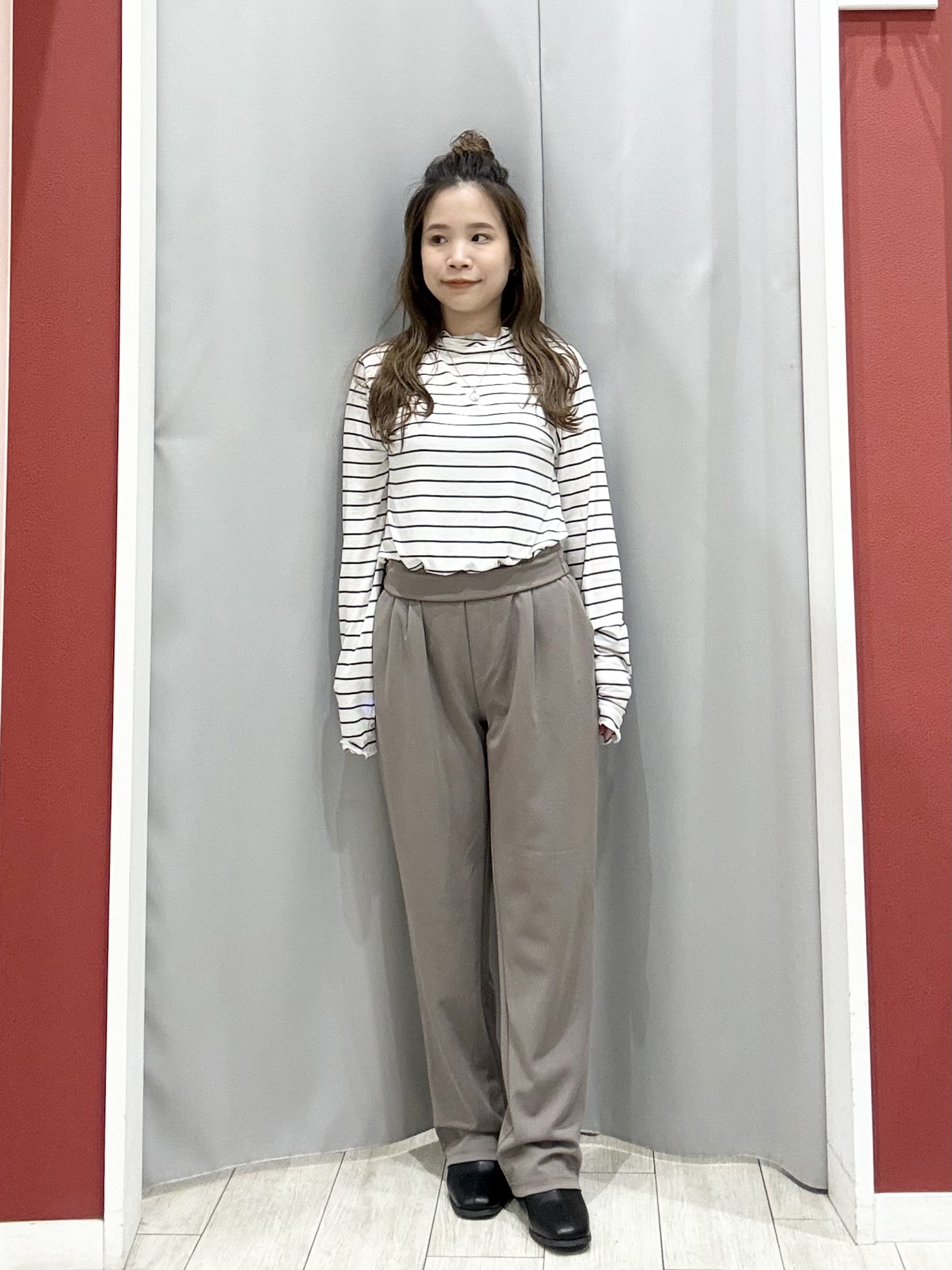 shioさんの「SHOO･LA･RUE｜【洗濯後しわになりにくい/S-LL】裾ドロストフリルブルゾン」を使ったコーディネート