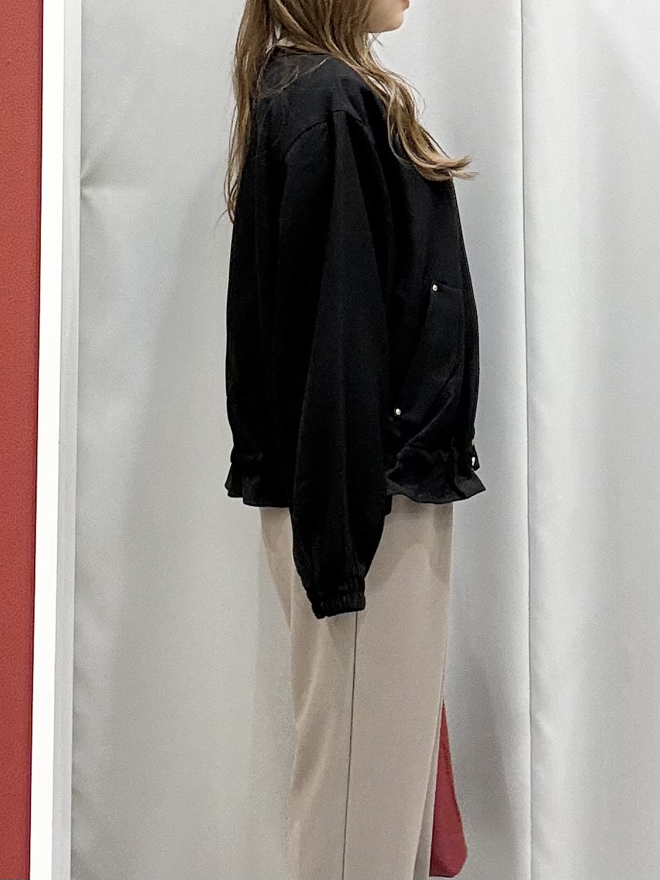 shioさんの「SHOO･LA･RUE｜【洗濯後しわになりにくい/S-LL】裾ドロストフリルブルゾン」を使ったコーディネート