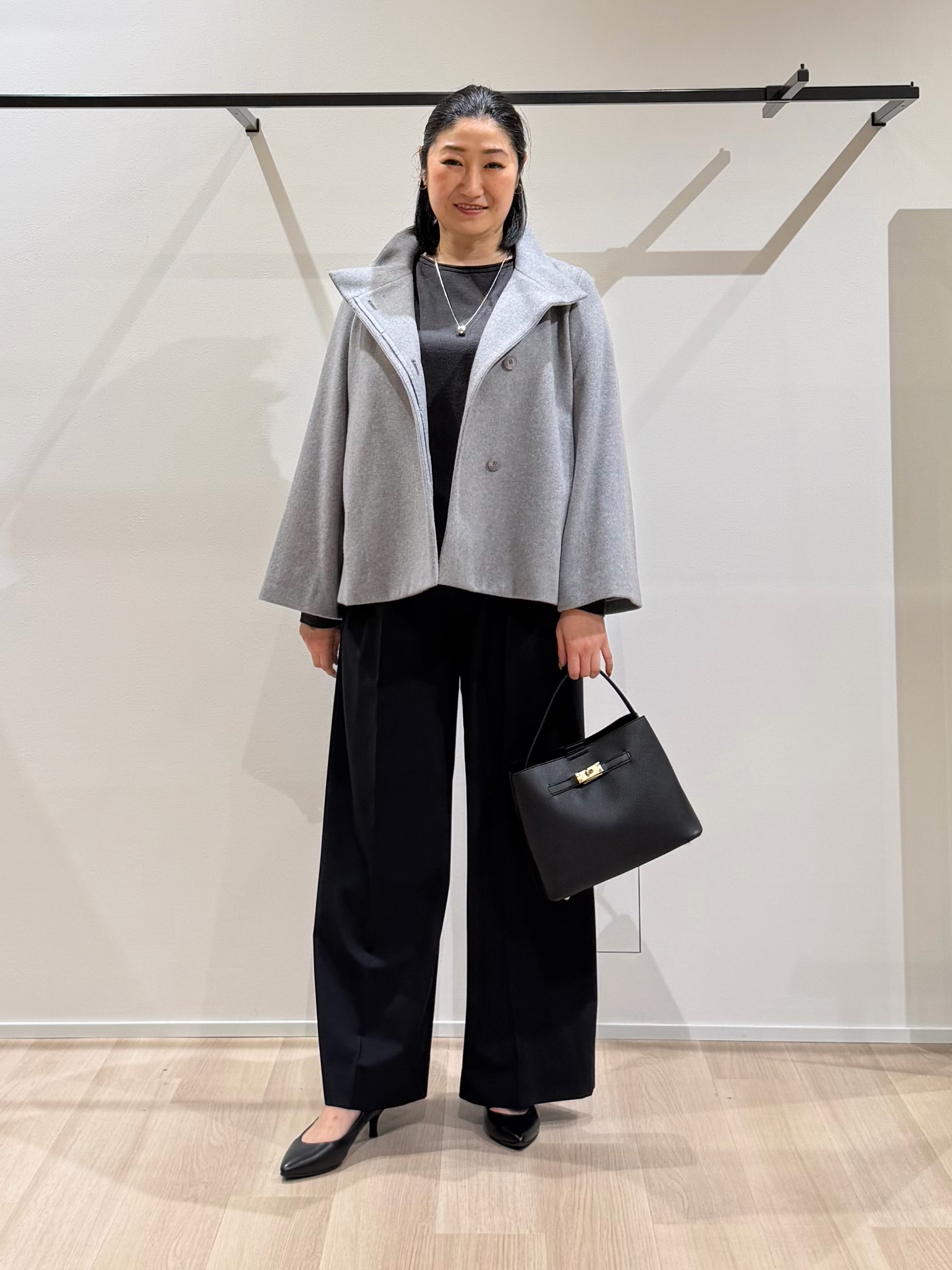 TOMOMIさんの「UNTITLED｜【大人の抜け感/8色展開】ボリュームスリーブニットプルオーバー」を使ったコーディネート
