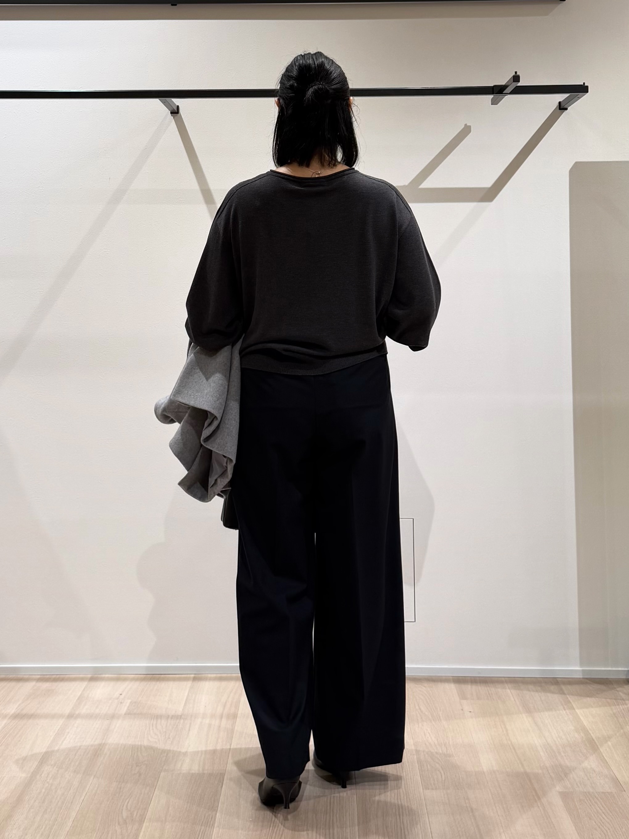 TOMOMIさんの「UNTITLED｜【店頭人気！/8色展開】ボリュームスリーブニットプルオーバー」を使ったコーディネート