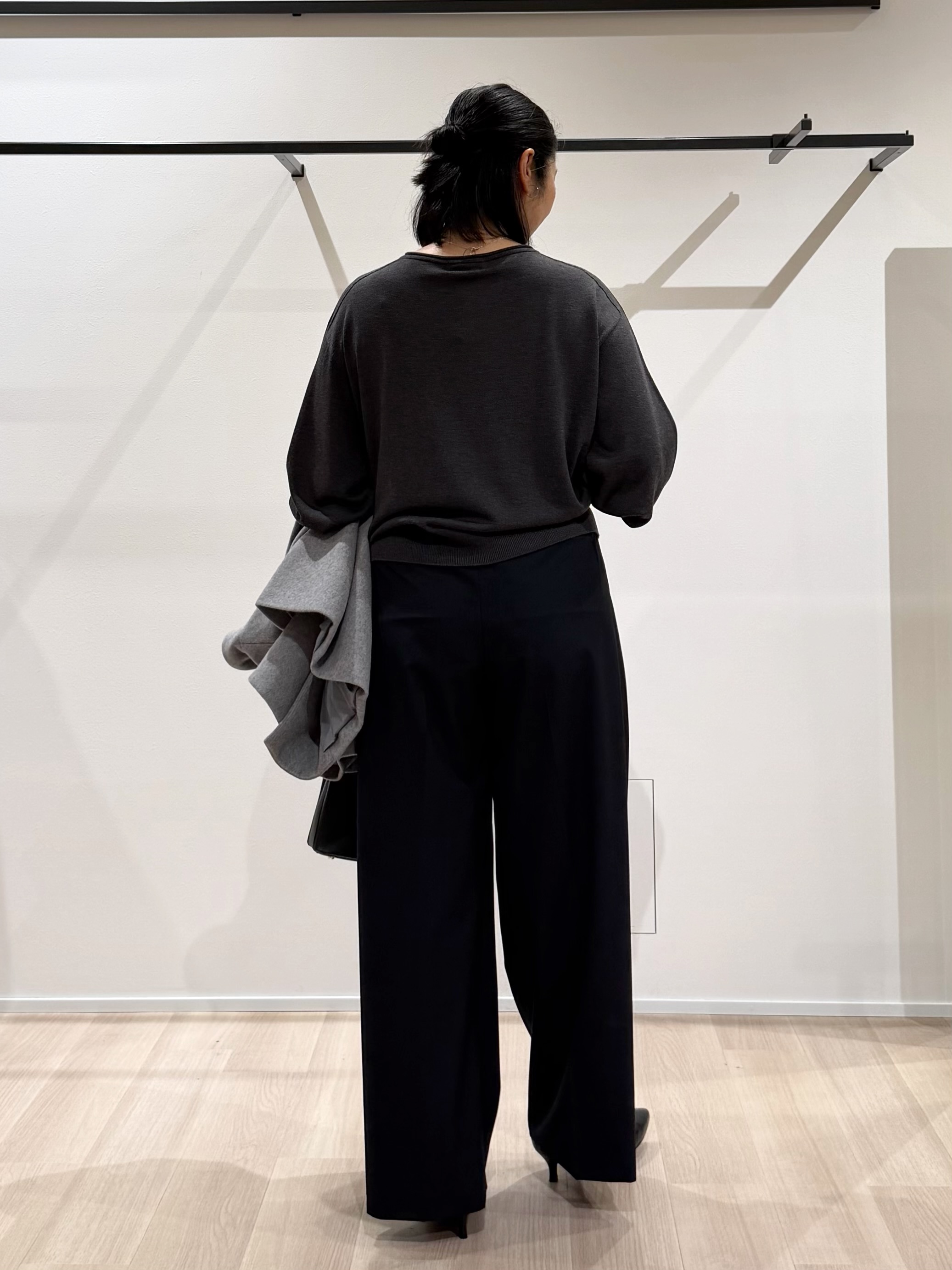 TOMOMIさんの「UNTITLED｜【店頭人気！/8色展開】ボリュームスリーブニットプルオーバー」を使ったコーディネート