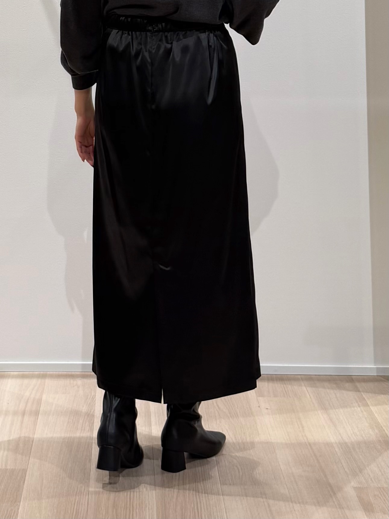 TOMOMIさんの「UNTITLED｜【店頭人気！/8色展開】ボリュームスリーブニットプルオーバー」を使ったコーディネート