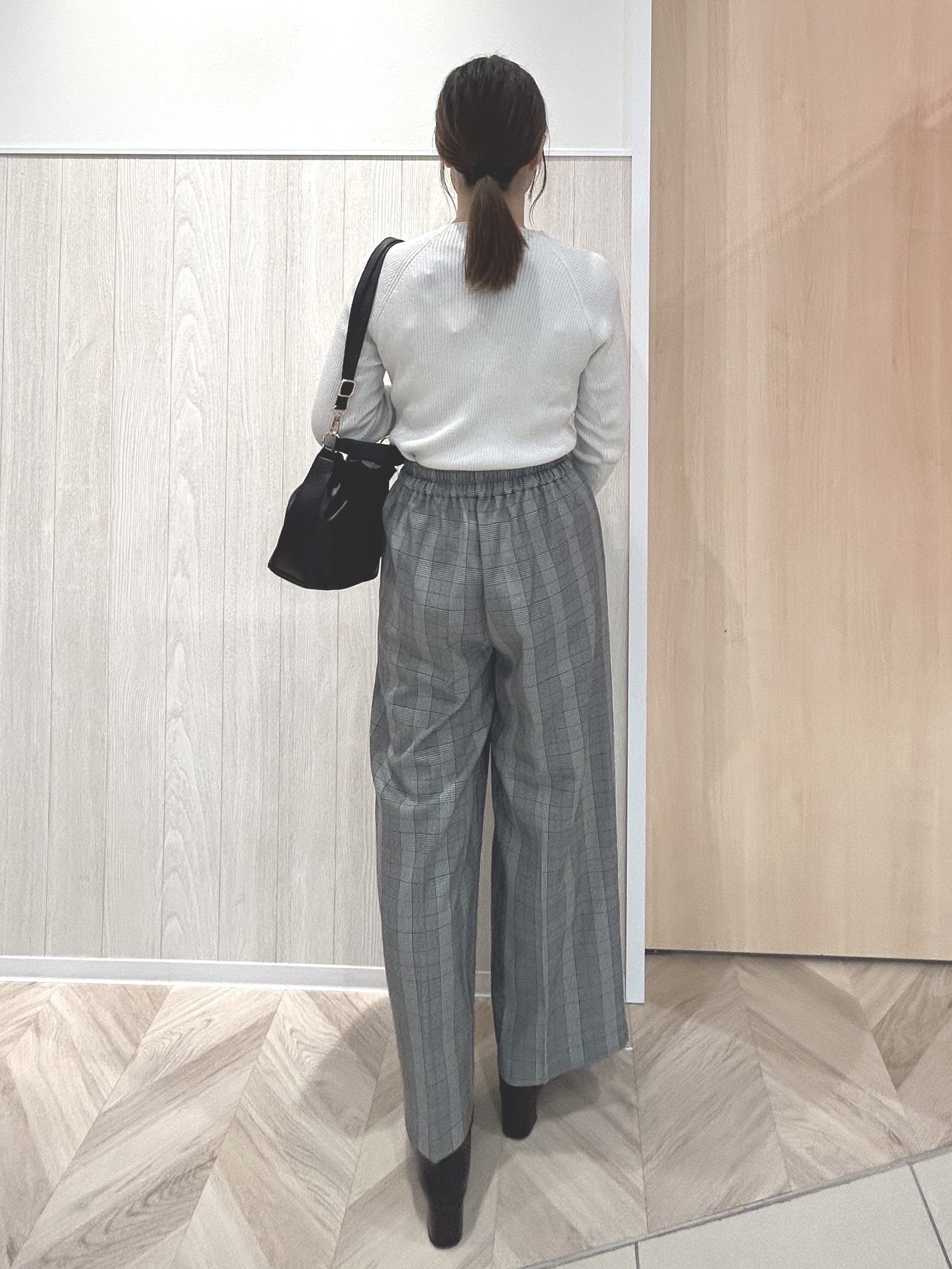 tomoさんの「SHOO･LA･RUE｜【絶妙なゆるピタ/S-LL/洗濯機可】華やかシャイニーラメハイネックニット」を使ったコーディネート