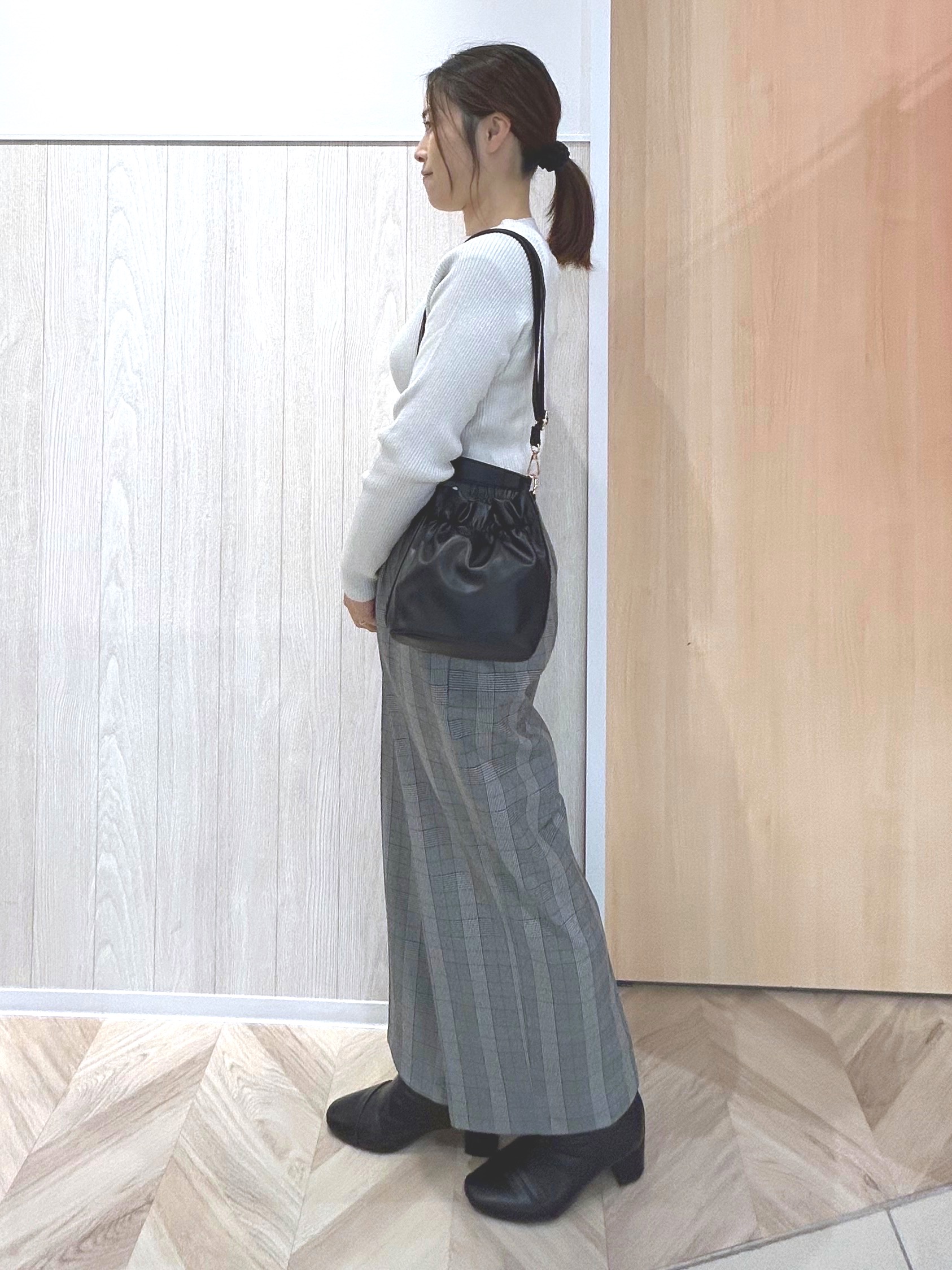tomoさんの「SHOO･LA･RUE｜【絶妙なゆるピタ/S-LL/洗濯機可】華やかシャイニーラメハイネックニット」を使ったコーディネート