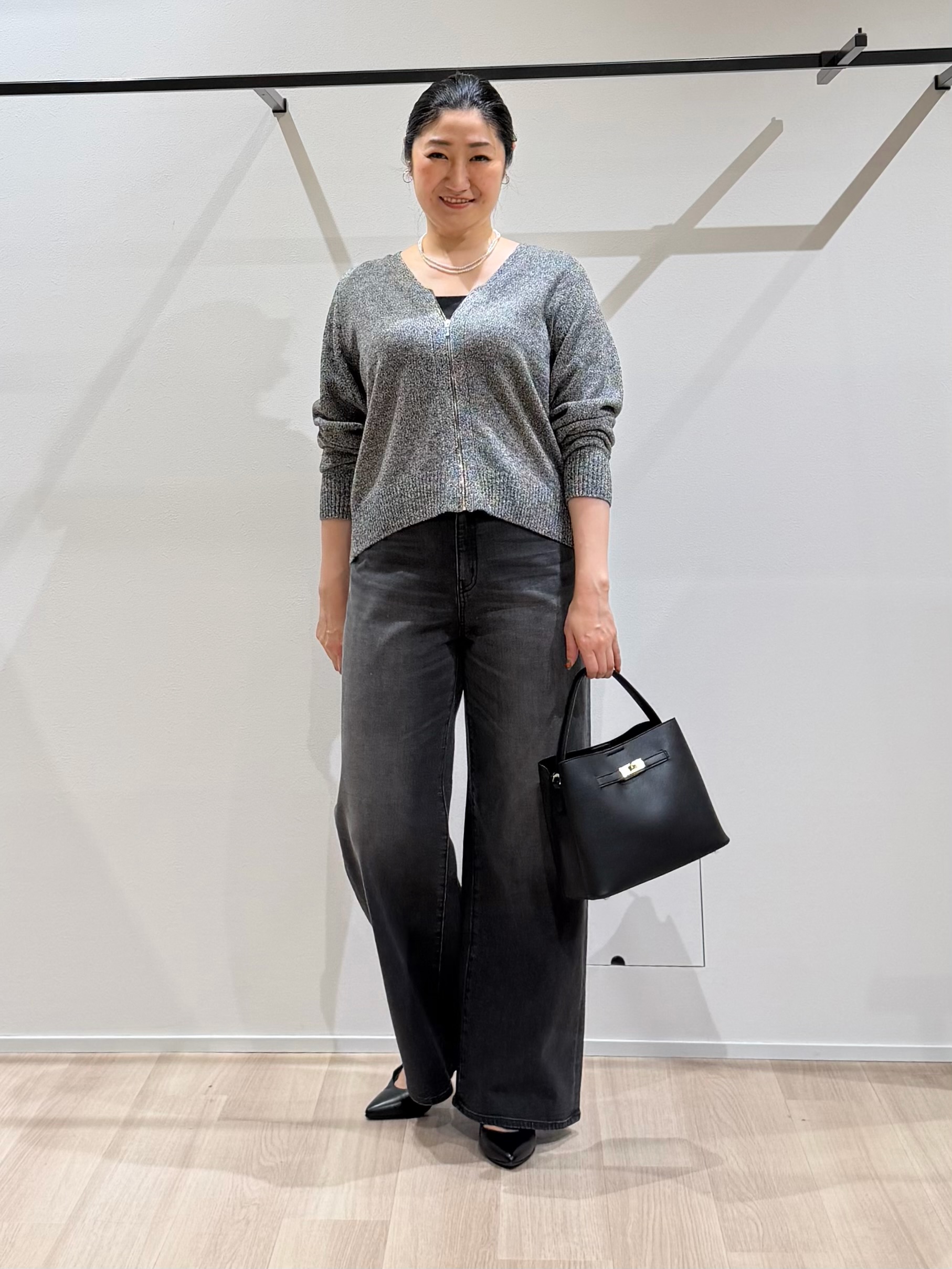 TOMOMIさんの「UNTITLED｜【店頭人気！】杢調ジップカーディガン」を使ったコーディネート