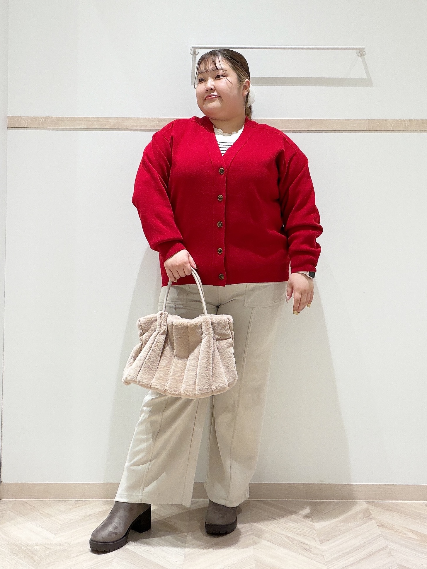 ゆめかさんの「SHOO･LA･RUE｜【毛玉になりにくい/S-LL/洗濯機可/体型カバー】Vネックゆったりカーディガン」を使ったコーディネート
