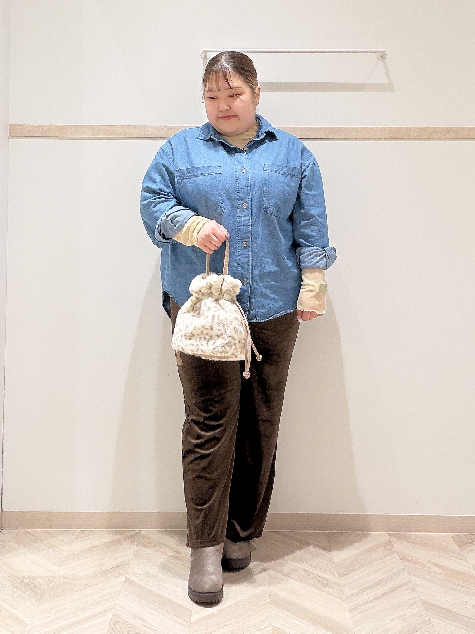 ゆめかさんの「SHOO･LA･RUE｜【S-LL/洗濯機可/体型カバー】ライトオンスデニム ダブルポケット オーバーサイズシャツ」を使ったコーディネート