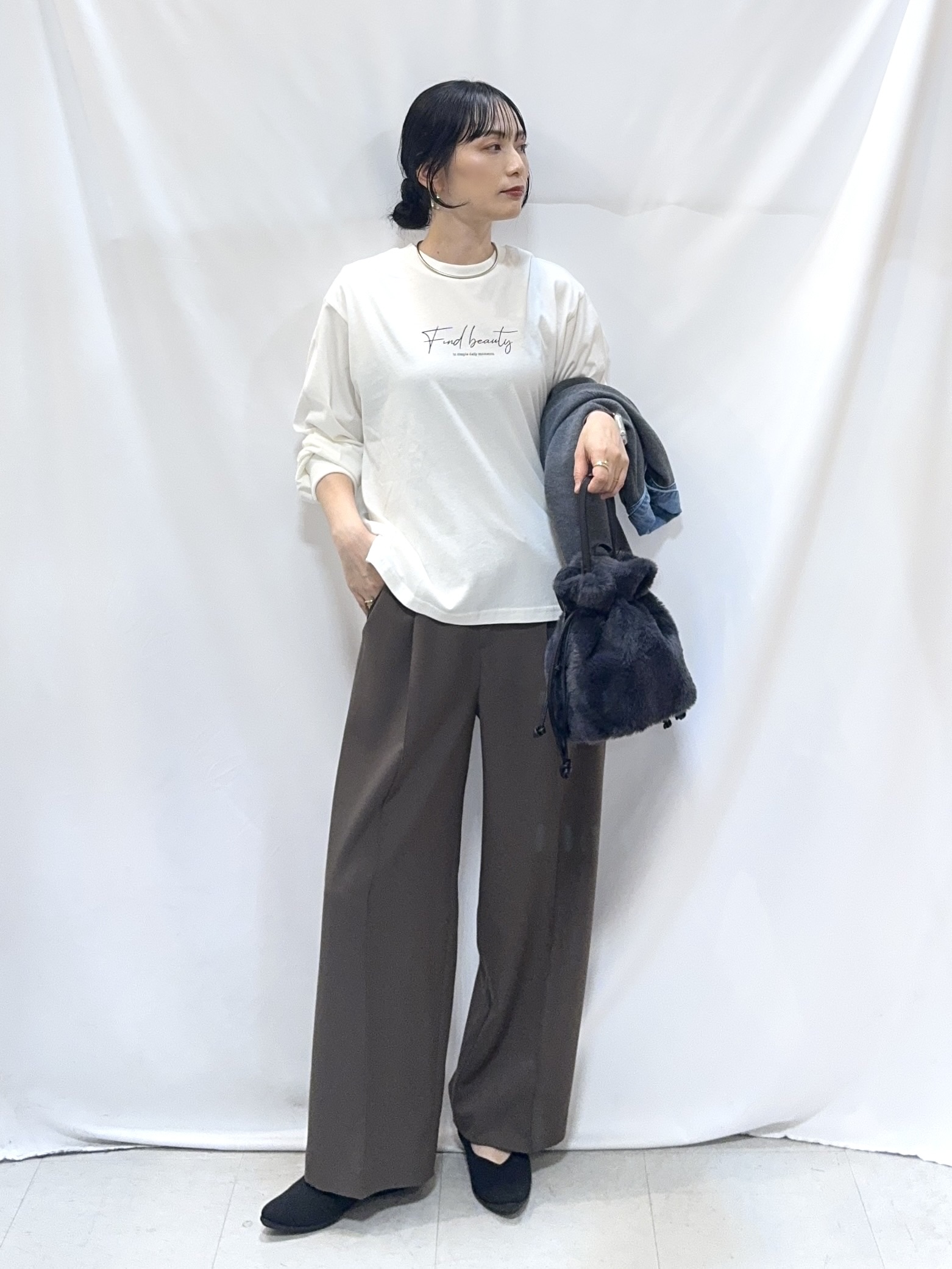 𝐇𝐢𝐫𝐨𝐦𝐢さんの「SHOO･LA･RUE｜【S-LL/洗濯機可】デニム／チェック切替でこなれ見え 金ボタンニットカーディガン」を使ったコーディネート