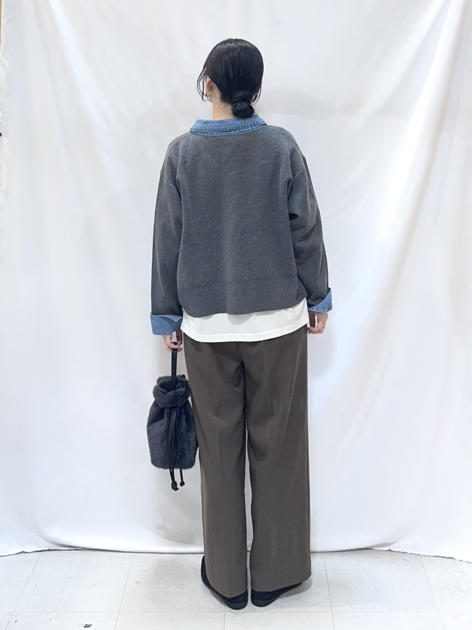 𝐇𝐢𝐫𝐨𝐦𝐢さんの「SHOO･LA･RUE｜【S-LL/洗濯機可】デニム／チェック切替でこなれ見え 金ボタンニットカーディガン」を使ったコーディネート