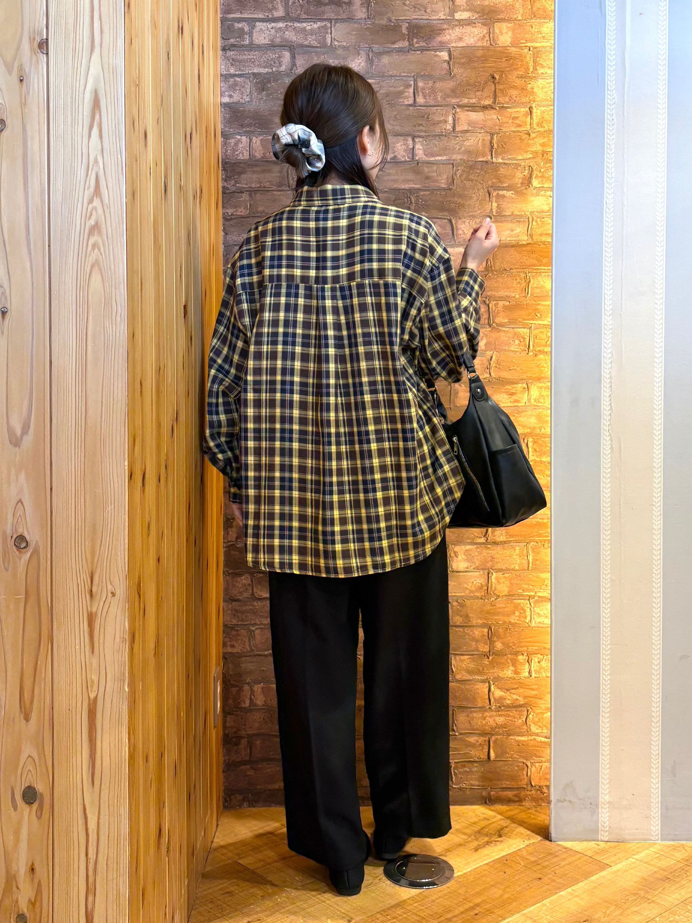 mieさんの「SHOO･LA･RUE｜【洗濯後しわになりにくい/S-LL】気分で選ぶ 大人のデイリー使いに ベーシックシャツ」を使ったコーディネート