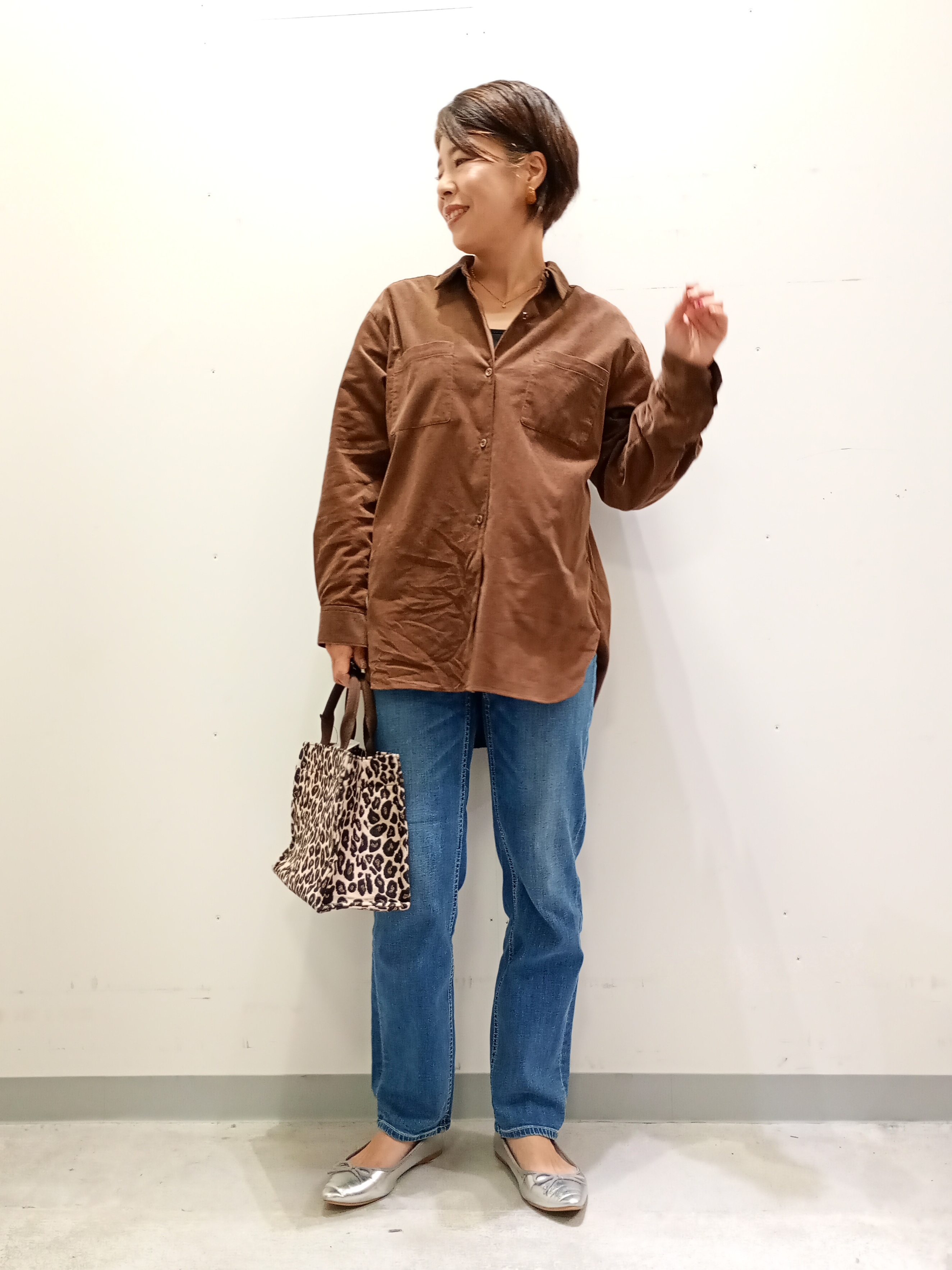 Kさんの「INDIVI｜【大人コーデュロイ／SETUP可】オーバーサイズシャツ」を使ったコーディネート