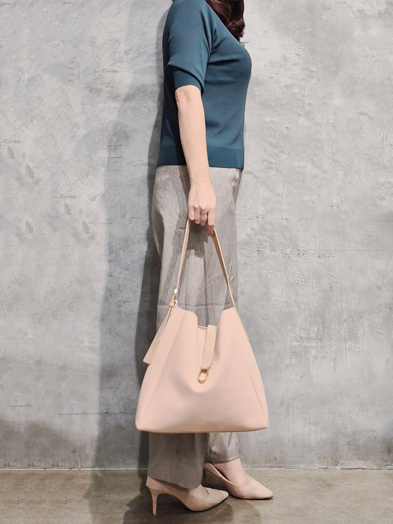 ひさえさんの「THE SHOP TK｜【秋始めにちょうどいい/毛玉防止】すっきりVネック秋色6分袖ニット」を使ったコーディネート
