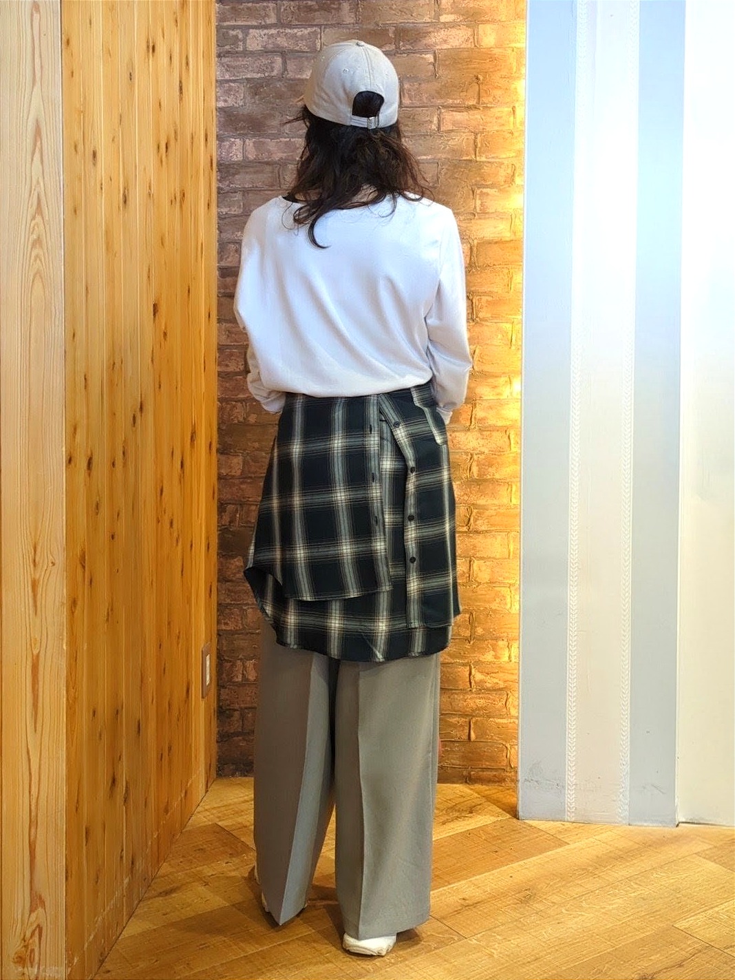 massuさんの「SHOO･LA･RUE｜【洗濯後しわになりにくい/S-LL】気分で選ぶ 大人のデイリー使いに ベーシックシャツ」を使ったコーディネート