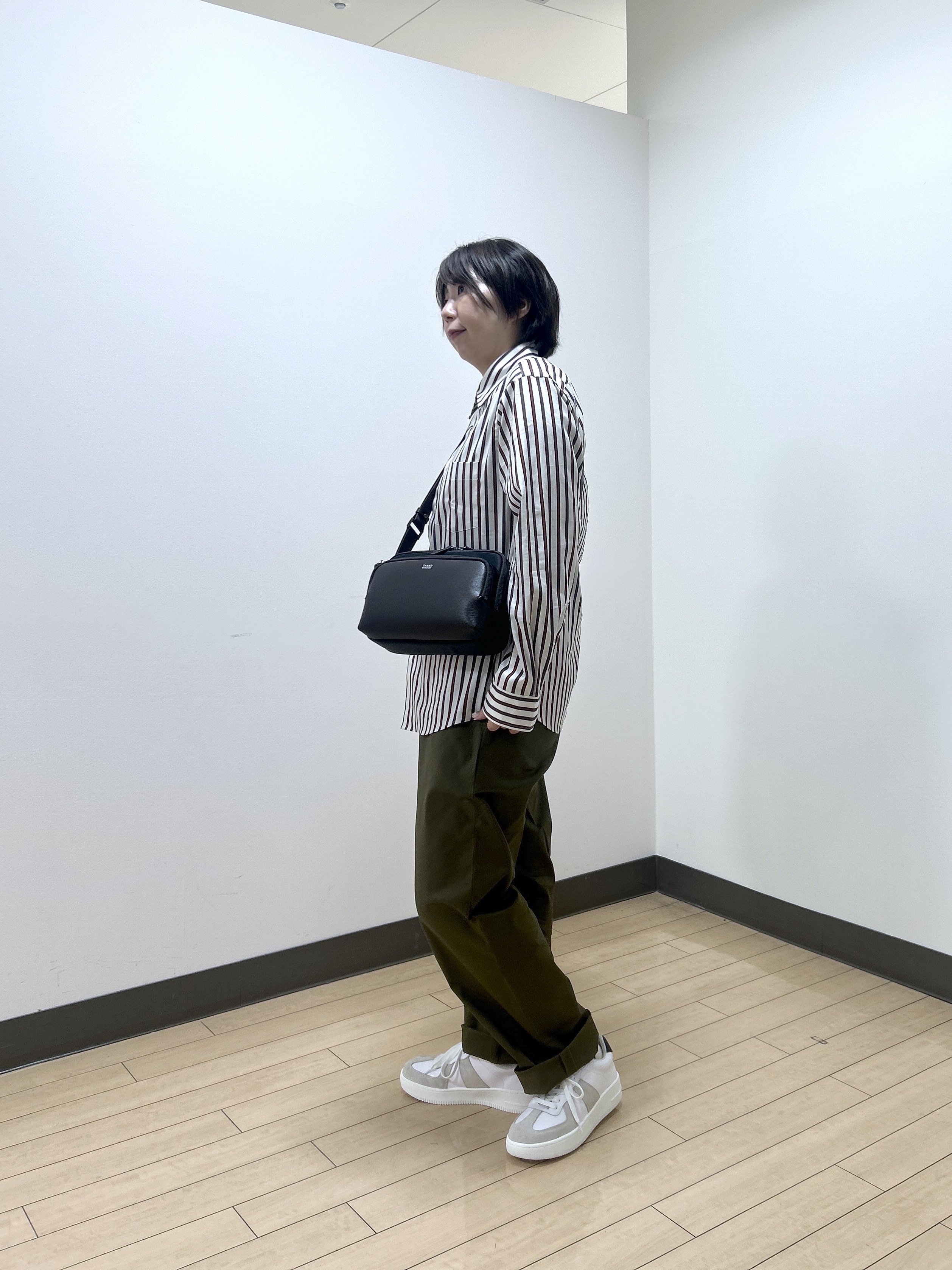 okaさんの「TAKEO KIKUCHI｜【BOWLER HAT LABEL】日本製オルタネートストライプシャツ」を使ったコーディネート