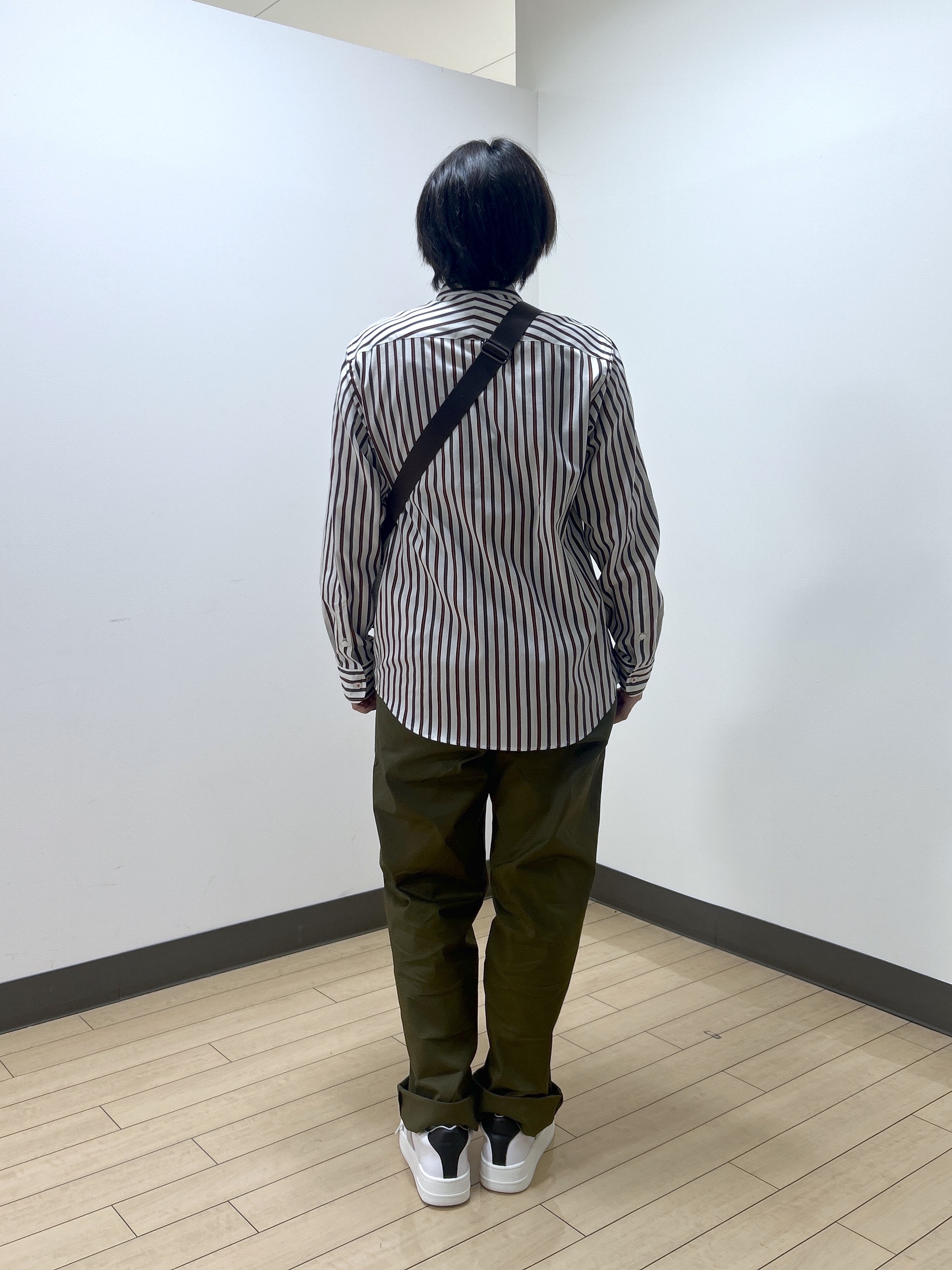 okaさんの「TAKEO KIKUCHI｜【BOWLER HAT LABEL】日本製オルタネートストライプシャツ」を使ったコーディネート