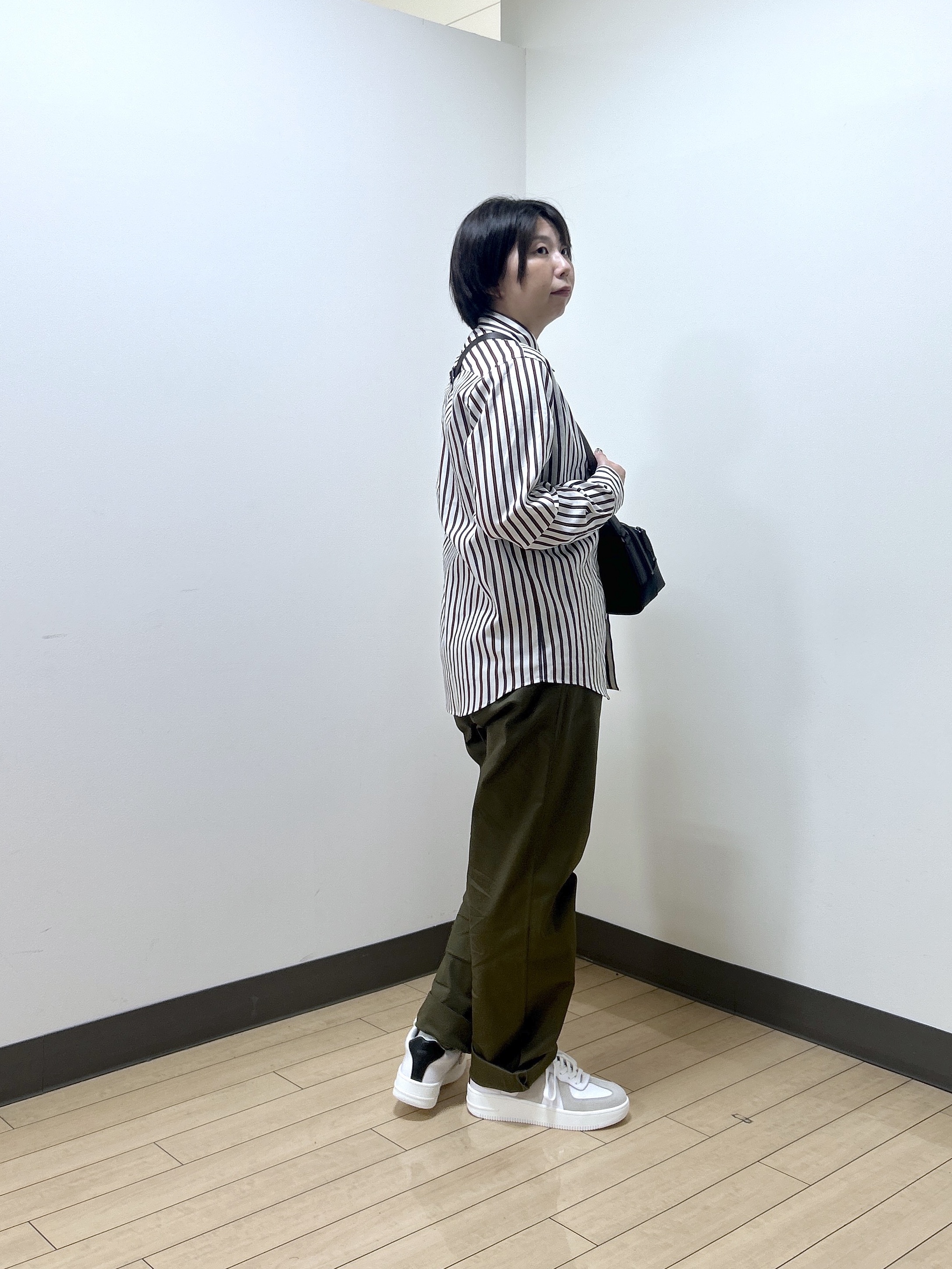 okaさんの「TAKEO KIKUCHI｜【BOWLER HAT LABEL】日本製オルタネートストライプシャツ」を使ったコーディネート