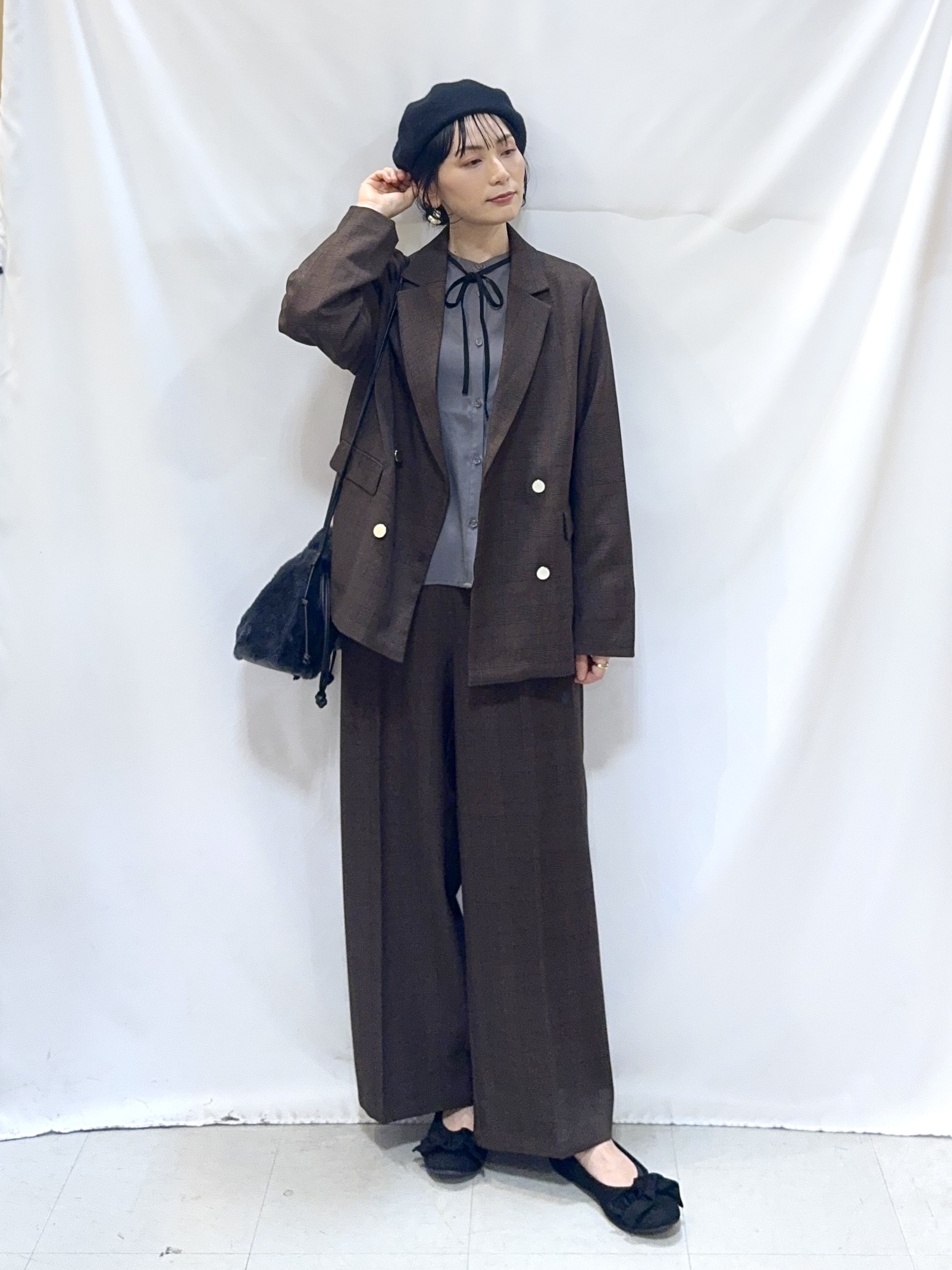 𝐇𝐢𝐫𝐨𝐦𝐢さんの「SHOO･LA･RUE｜【セットアップ可/洗濯後しわになりにくい】ウールフィール ダブルジャケット」を使ったコーディネート
