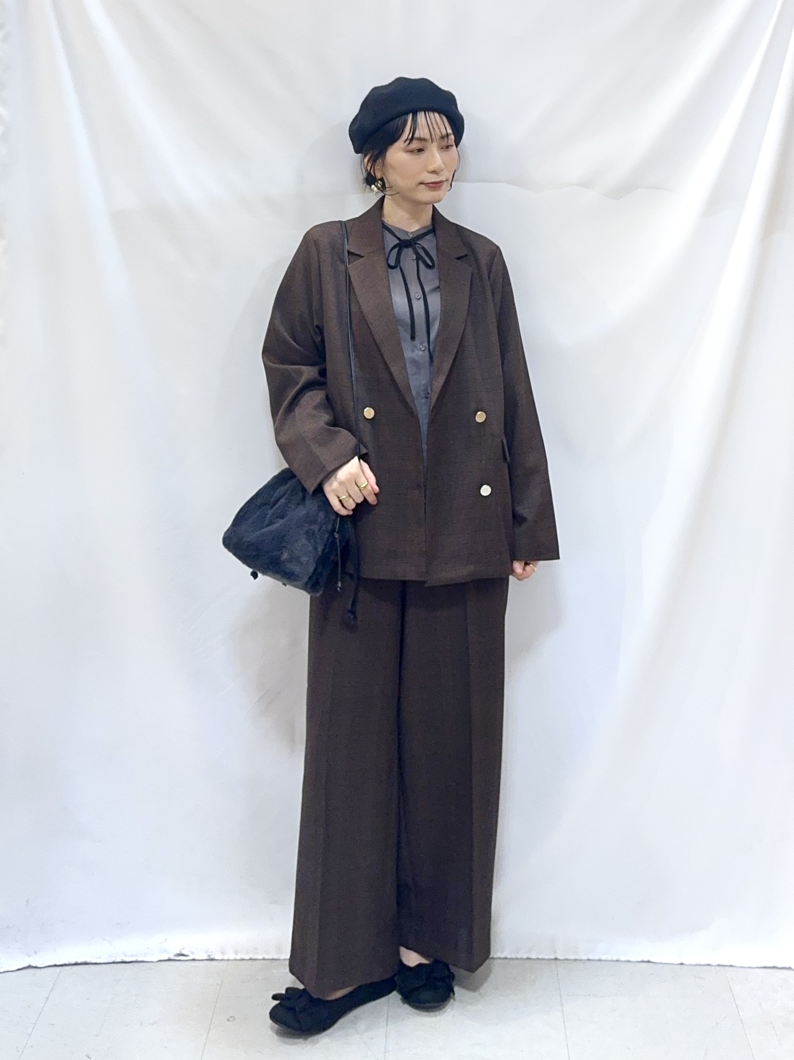 𝐇𝐢𝐫𝐨𝐦𝐢さんの「SHOO･LA･RUE｜【セットアップ可/洗濯後しわになりにくい】ウールフィール ダブルジャケット」を使ったコーディネート