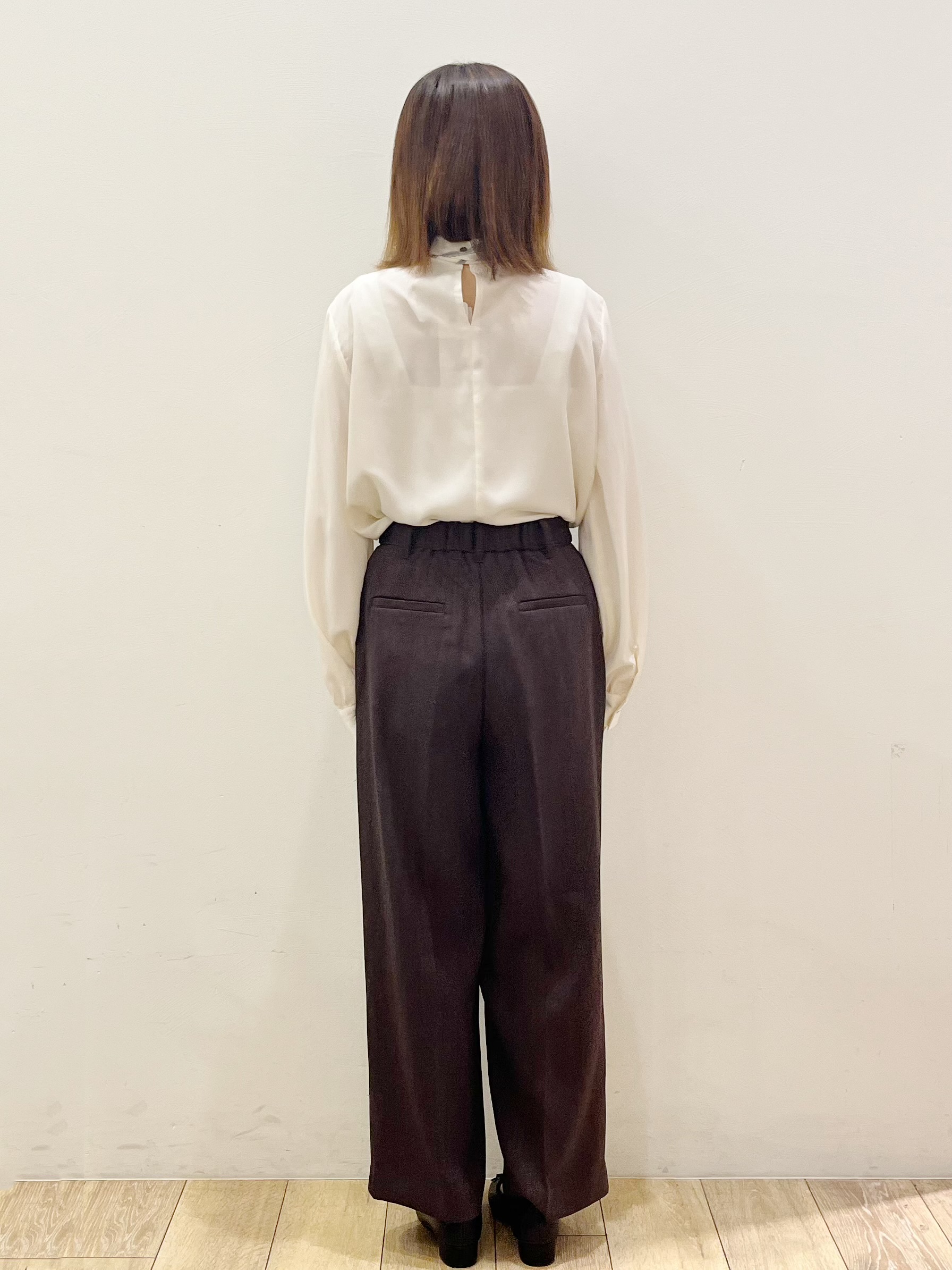 kcさんの「OPAQUE.CLIP｜【2way】スカーフ付きタックブラウス《洗濯機OK／イージーアイロン》」を使ったコーディネート