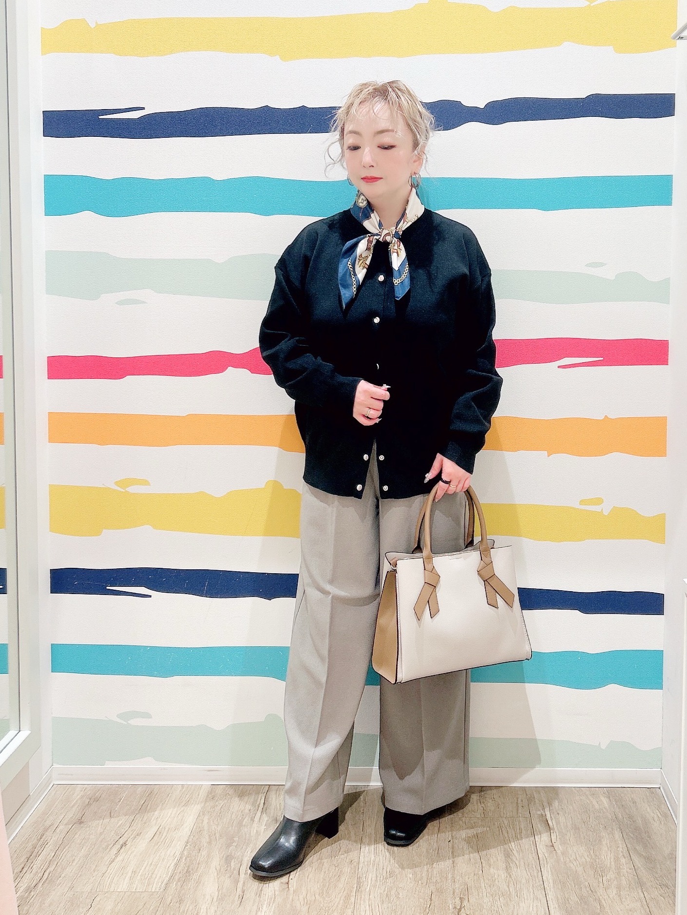 Peeさんの「SHOO･LA･RUE｜【セットアップ可/洗濯機可】軽やかに羽織れる スポンディッシュ ニットカーディガン」を使ったコーディネート